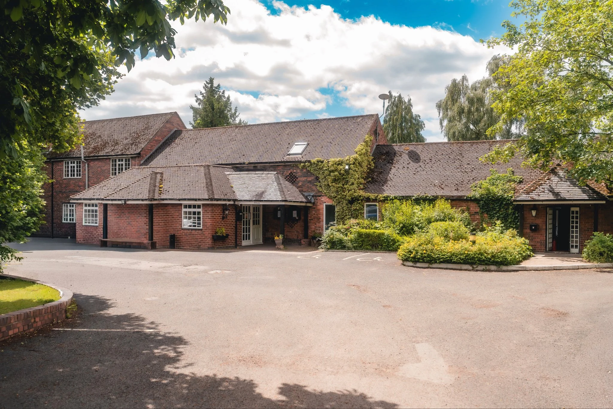 Kayleigh and Lewis wedding-Brook Marston Farm Hotel