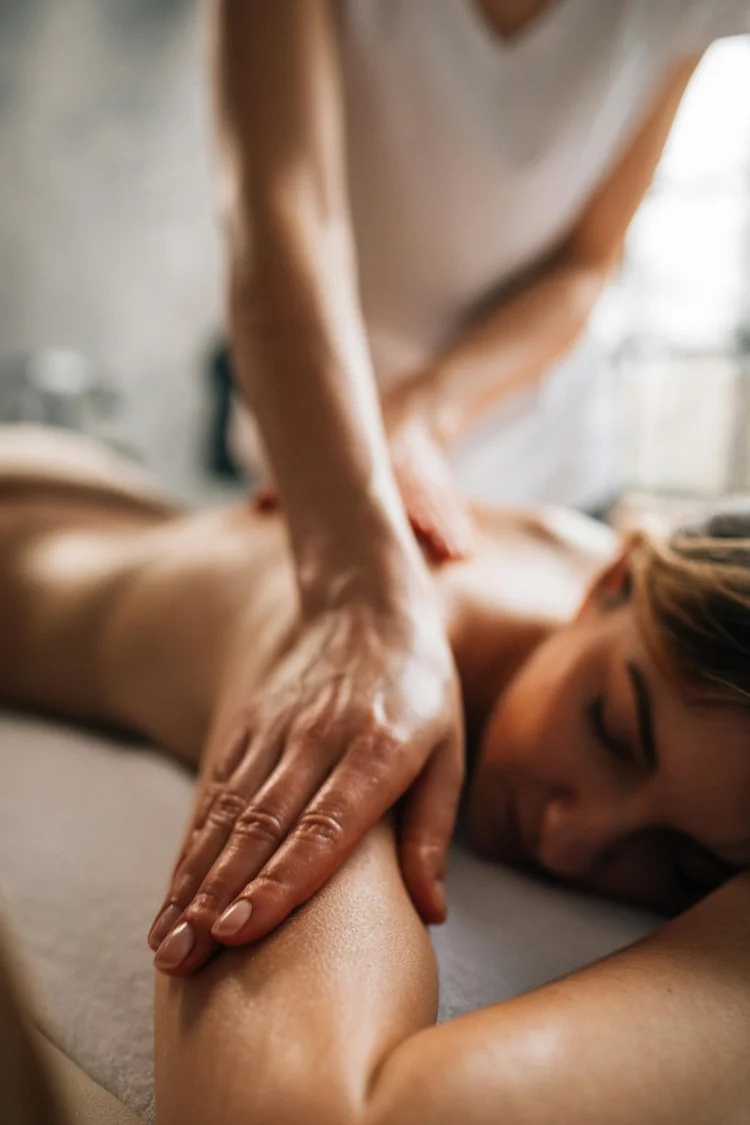 Entspannende Rückenmassage bei Siam Garden