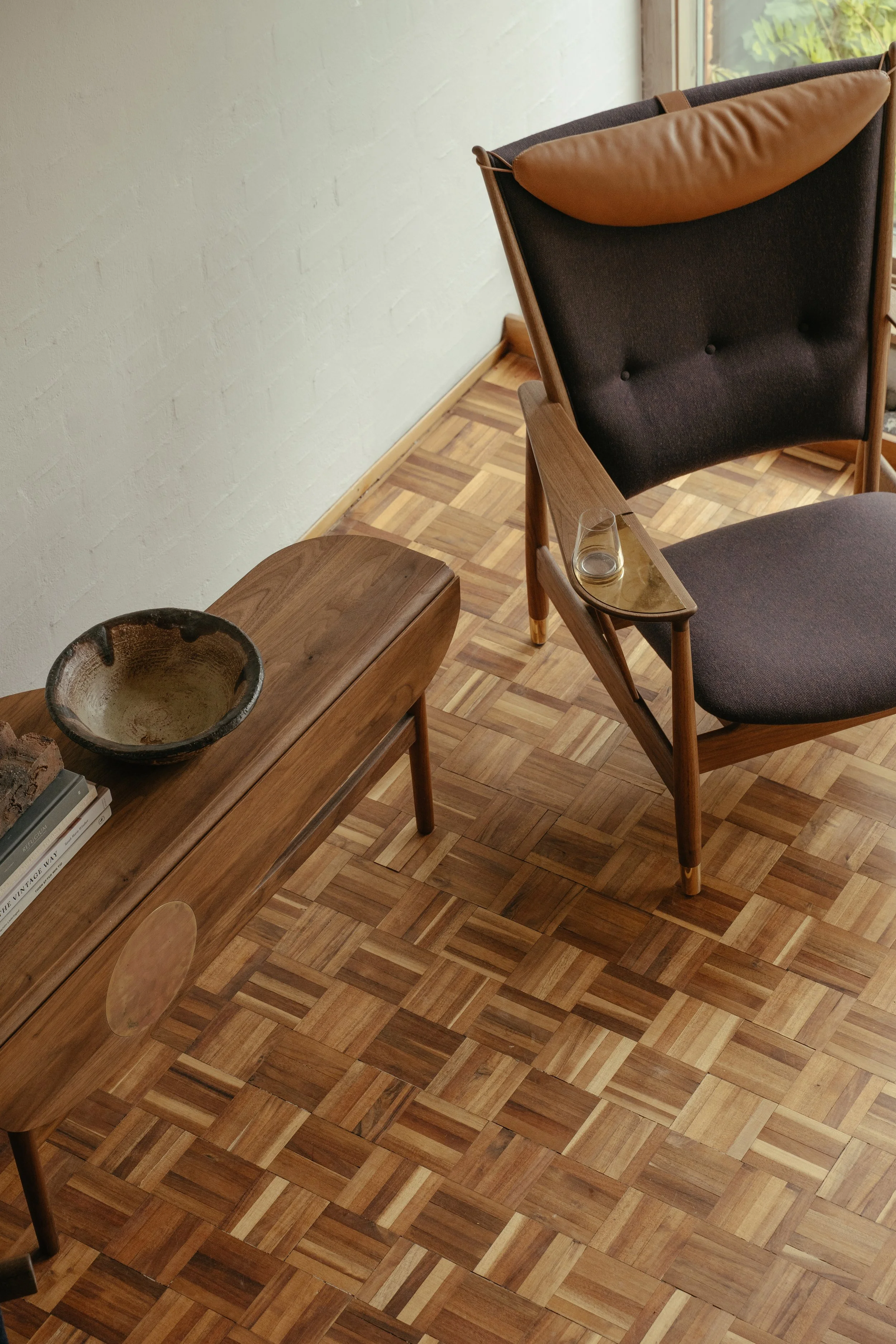 Whisky_Chair_Watercolour_Dark_Chocolate_Elegance_Walnut_Butterfly Table.jpg