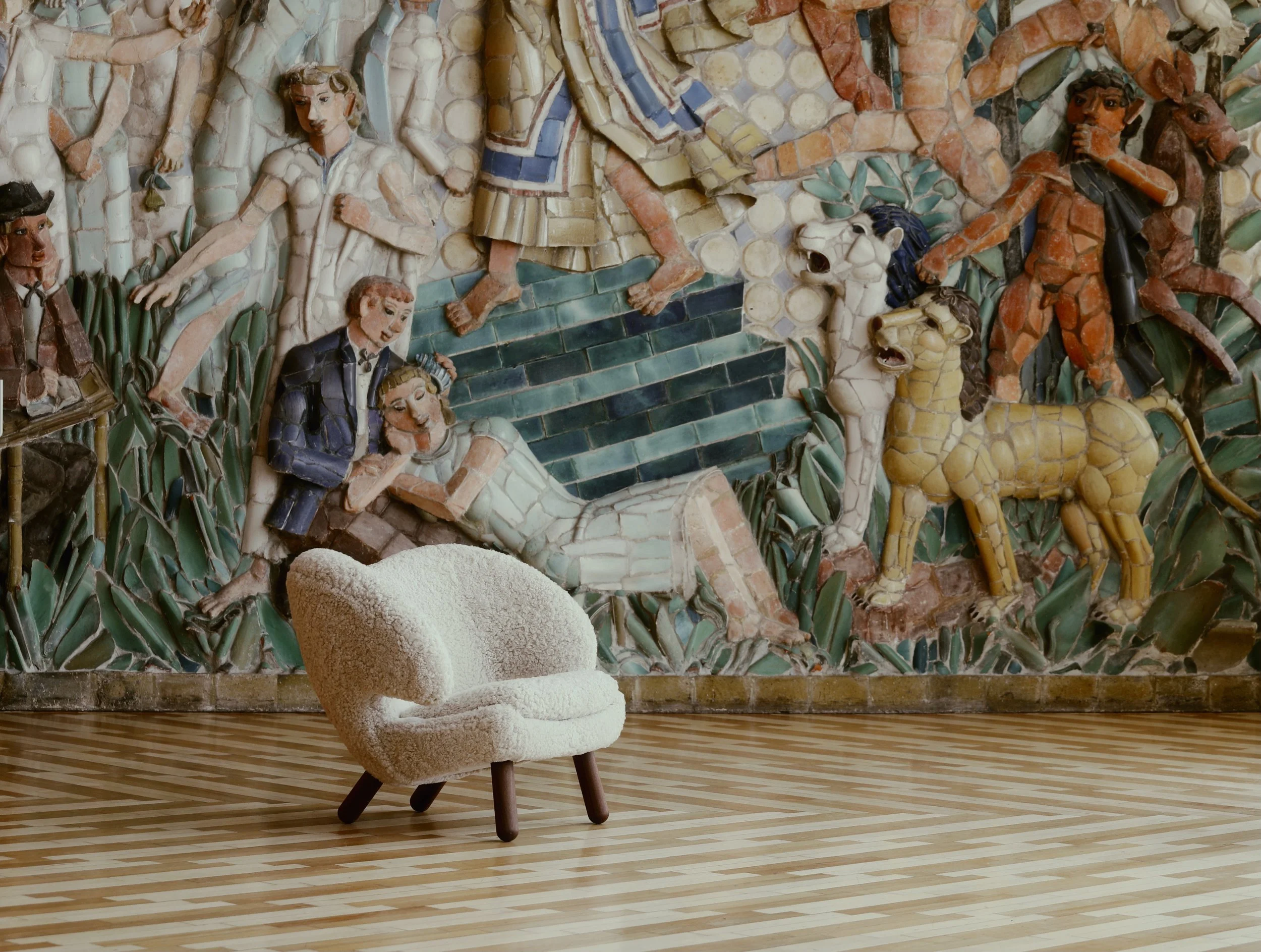 The Pelican Chair_Sheepskin_Moonligt_Walnut(3).jpg