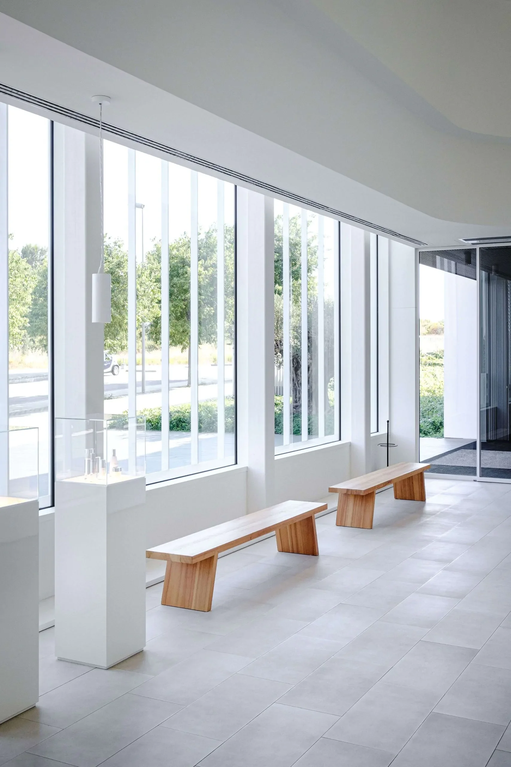 INTERIOR-SEDE-OFICINAS-COSMETICA-2019_12-scaled.jpg.webp