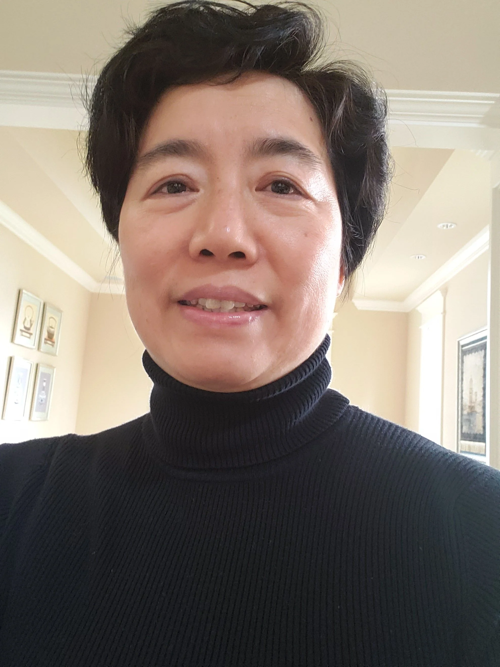 Master Yijiao Hong has over 40 years of teaching experience both in China and US: graduated from ZheJiang Normal University 1992, a former assistant professor and taichi team coach of ZheJiang University of Traditional Chinese Medicine, a Certified I
