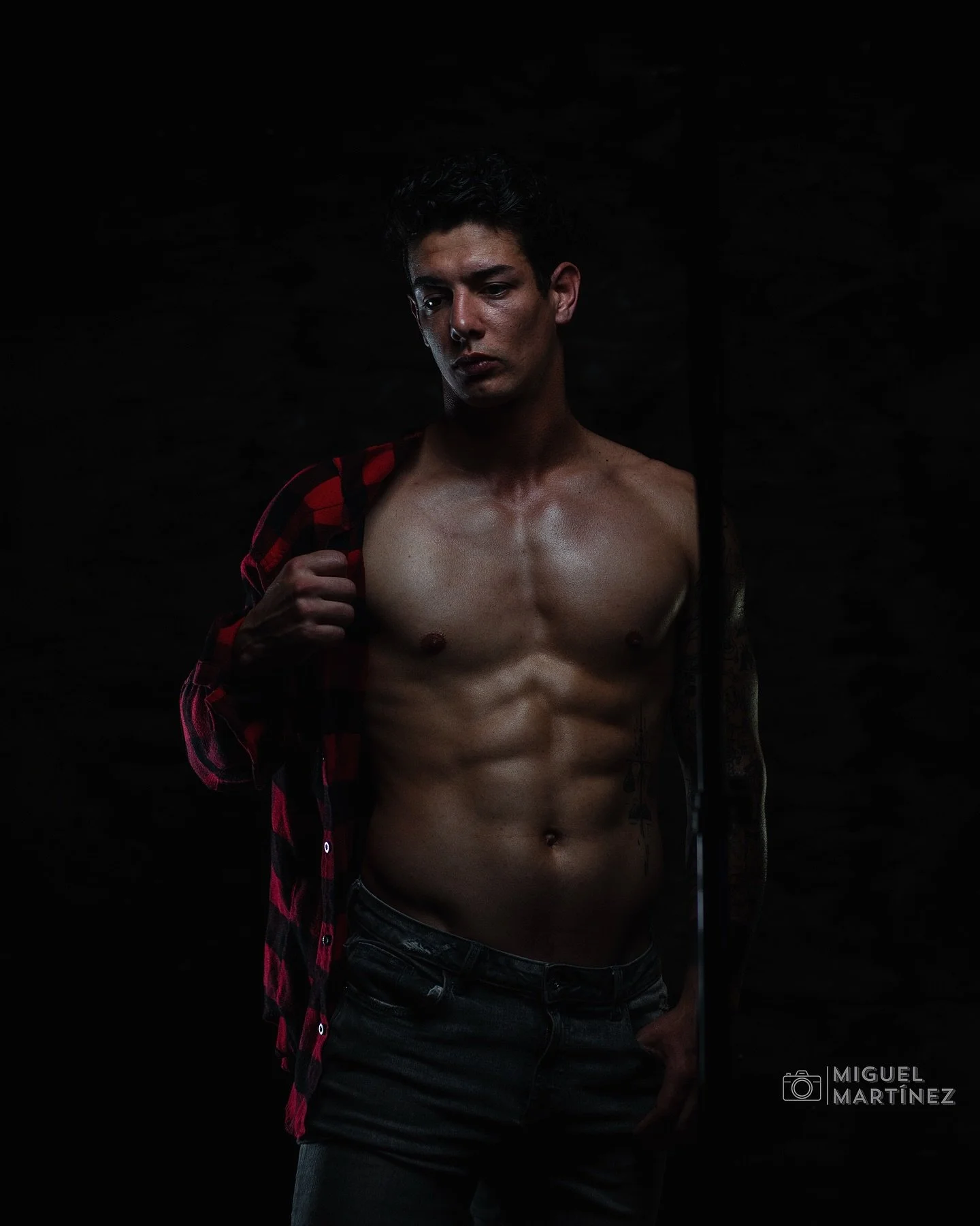 Cuando el trabajo al cuerpo se combina con buena luz, el resultado habla solo.
Fotograf&iacute;a que potencia tu esfuerzo, resalta tu actitud y vende tu imagen.

&iquest;Entren&aacute;s para verte bien? Mostralo con estilo.
Reserv&aacute; tu sesi&oac