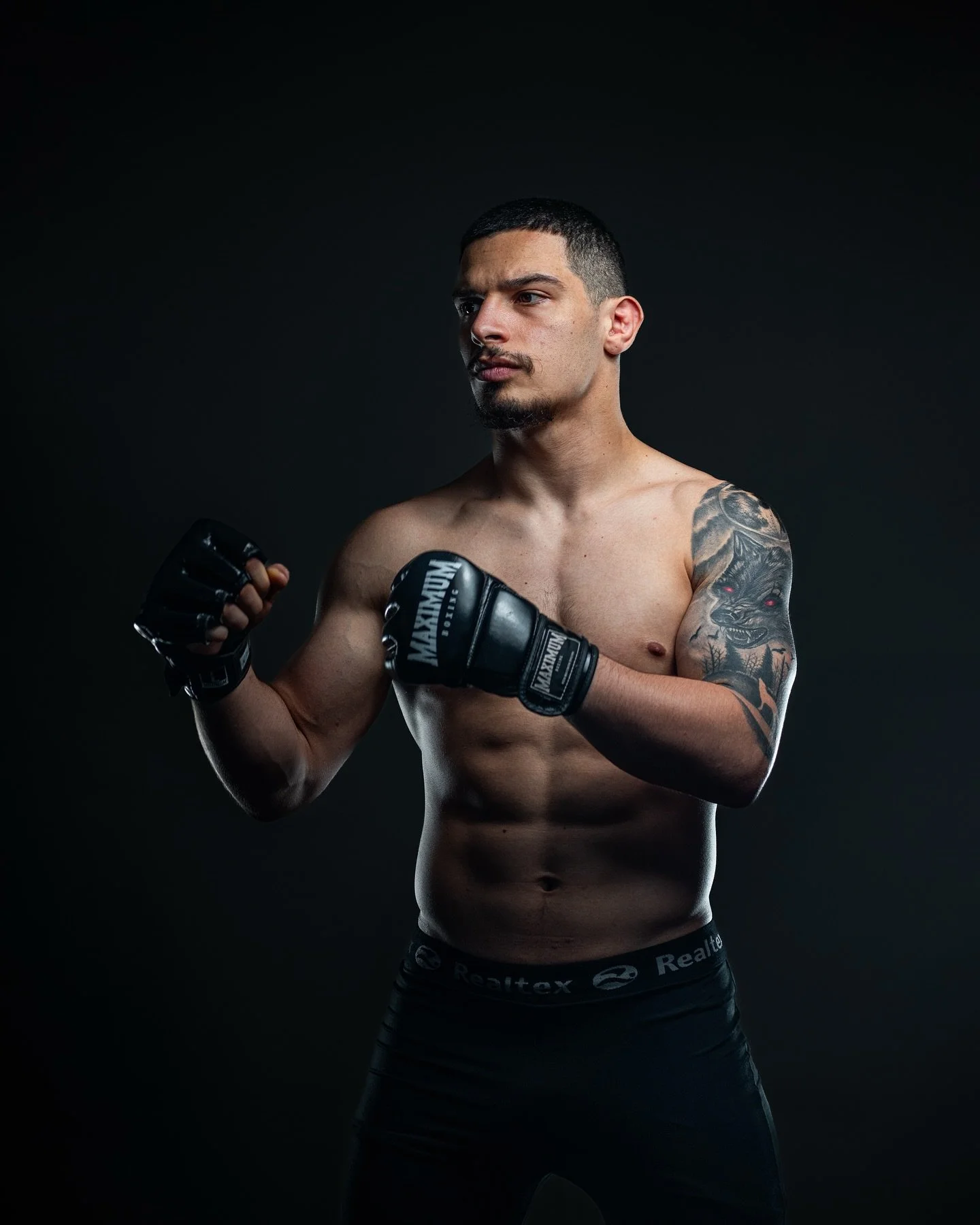 N&atilde;o se trata apenas de lutar contra o outro.
&Eacute; sobre lutar contra os pr&oacute;prios limites, uma e outra vez.

O olhar diz mais do que os golpes: ali est&aacute; a verdadeira for&ccedil;a.

📸 Capturando a ess&ecirc;ncia de quem nunca 