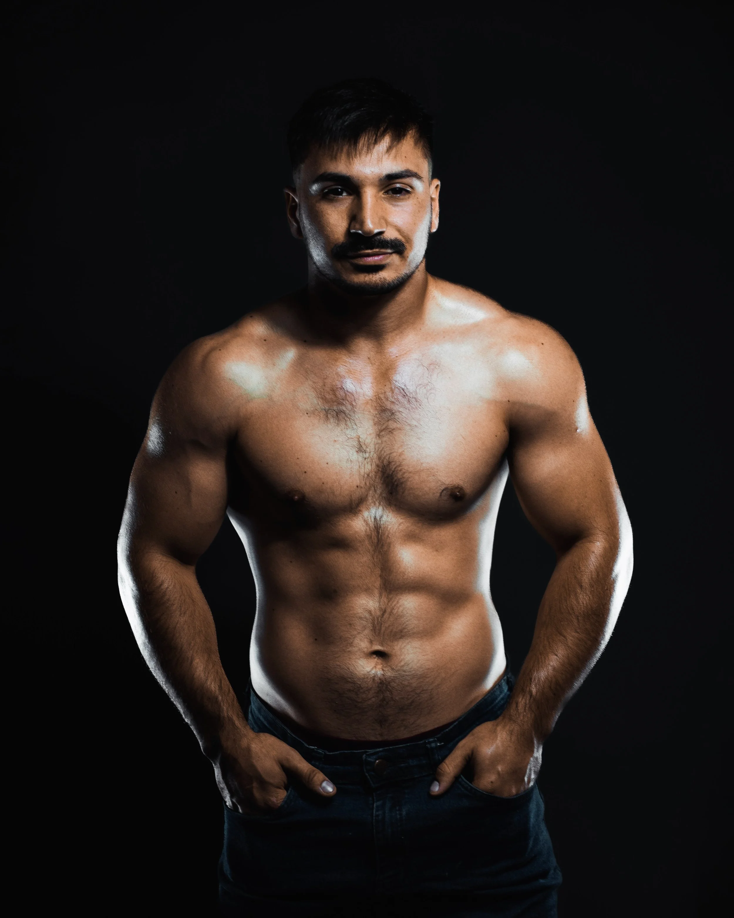 No es solo f&iacute;sico.
Es disciplina convertida en imagen.

Fuerza, est&eacute;tica y presencia capturadas en un solo momento.

📩 Reserv&aacute; tu sesi&oacute;n fitness.

#gymrat  #gymnotivation