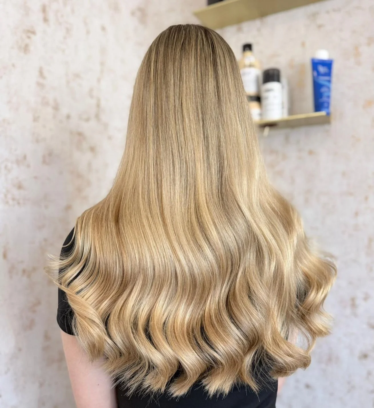Full Head Teasy Highlights by Megan✨ 

Brighter, softer, perfectly blended hair

Full head teasy highlights create seamless dimension and lift, finished with a custom blend toner.

✂️ Cut &amp; Blowdry 
🎨 Premium L&rsquo;Or&eacute;al Professionnel p