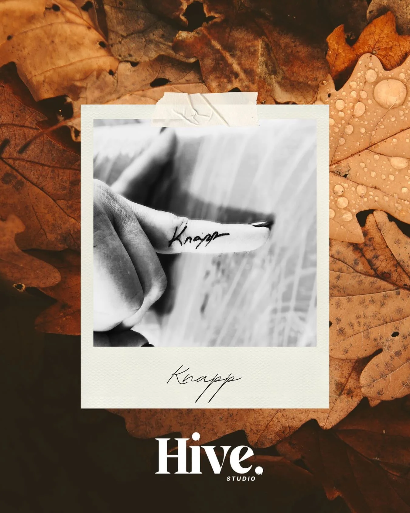 π A little ink, a whole lot of meaning. This custom piece features her last name in her husband’s handwriting — a forever keepsake she can wear every day. βοΈπ
At Hive Studio, we specialize in sentimental tattoos that tell your story &m