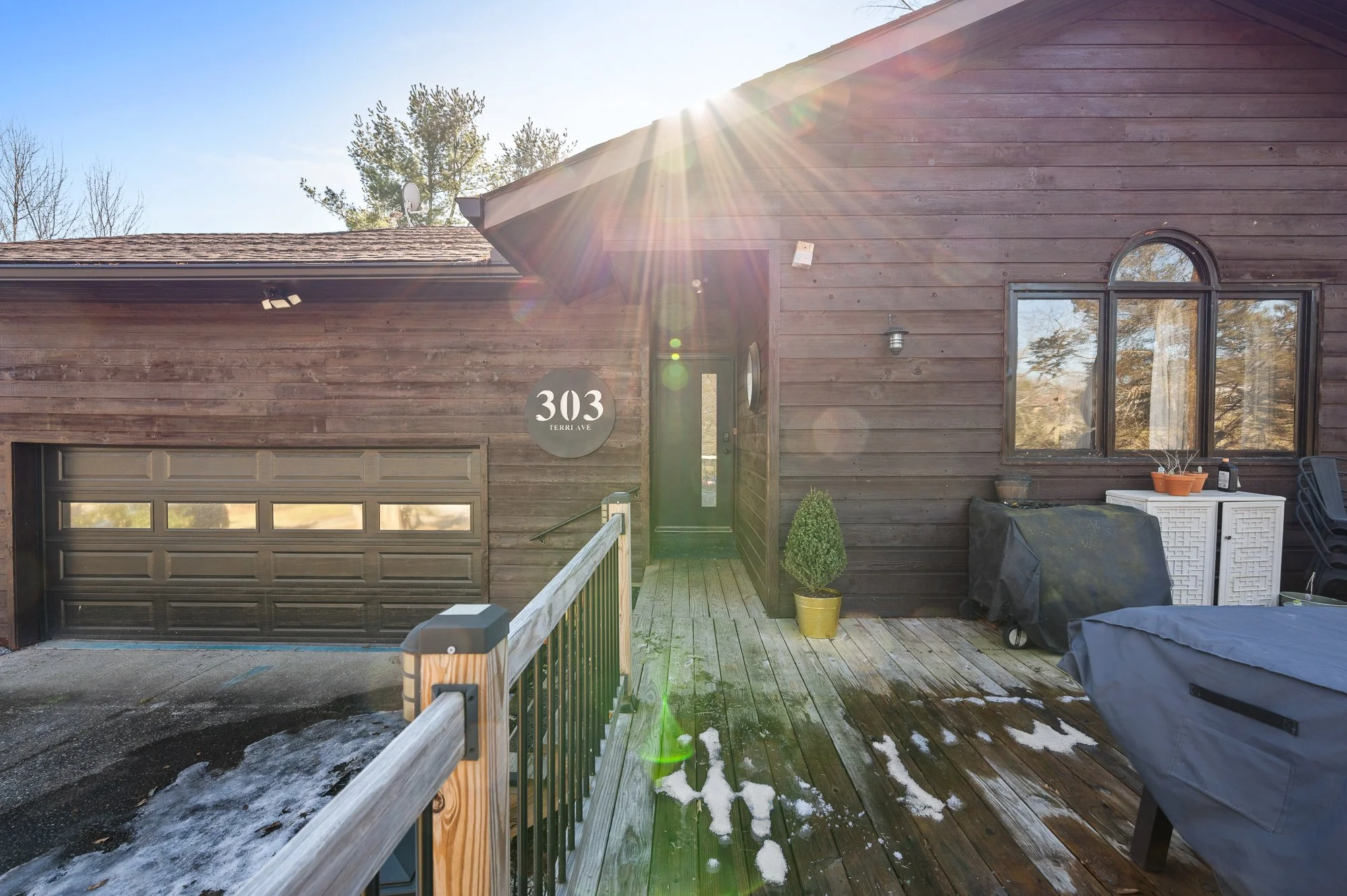 303 Terri Ave-02.jpg