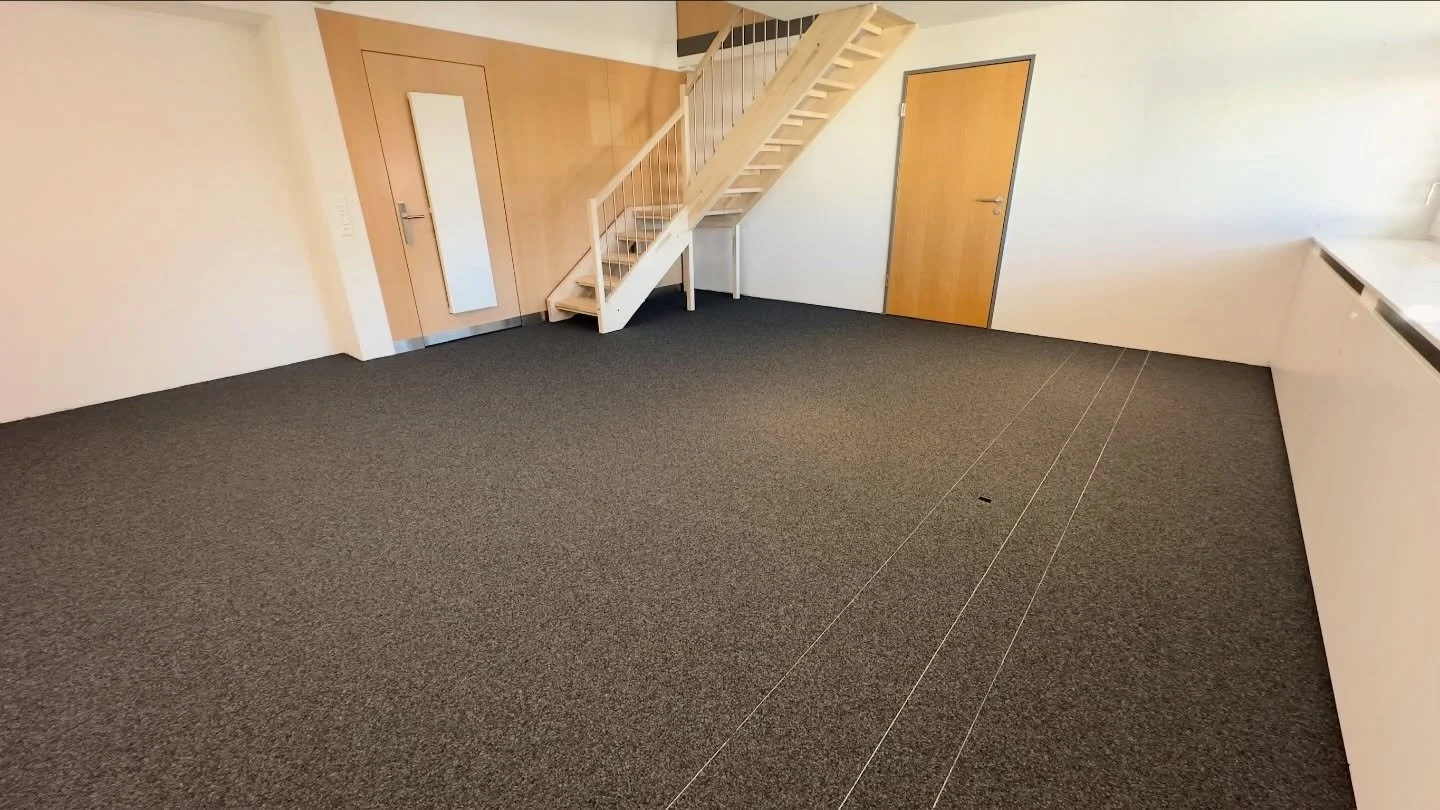 Kugelgarn: Extrem strapazierf&auml;hig, rutschhemmend und pflegeleicht, perfekt f&uuml;r stark frequentierte Bereiche wie B&uuml;ros, Schulen, L&auml;den oder Treppenh&auml;user, wo Design auf Funktion treffen muss.