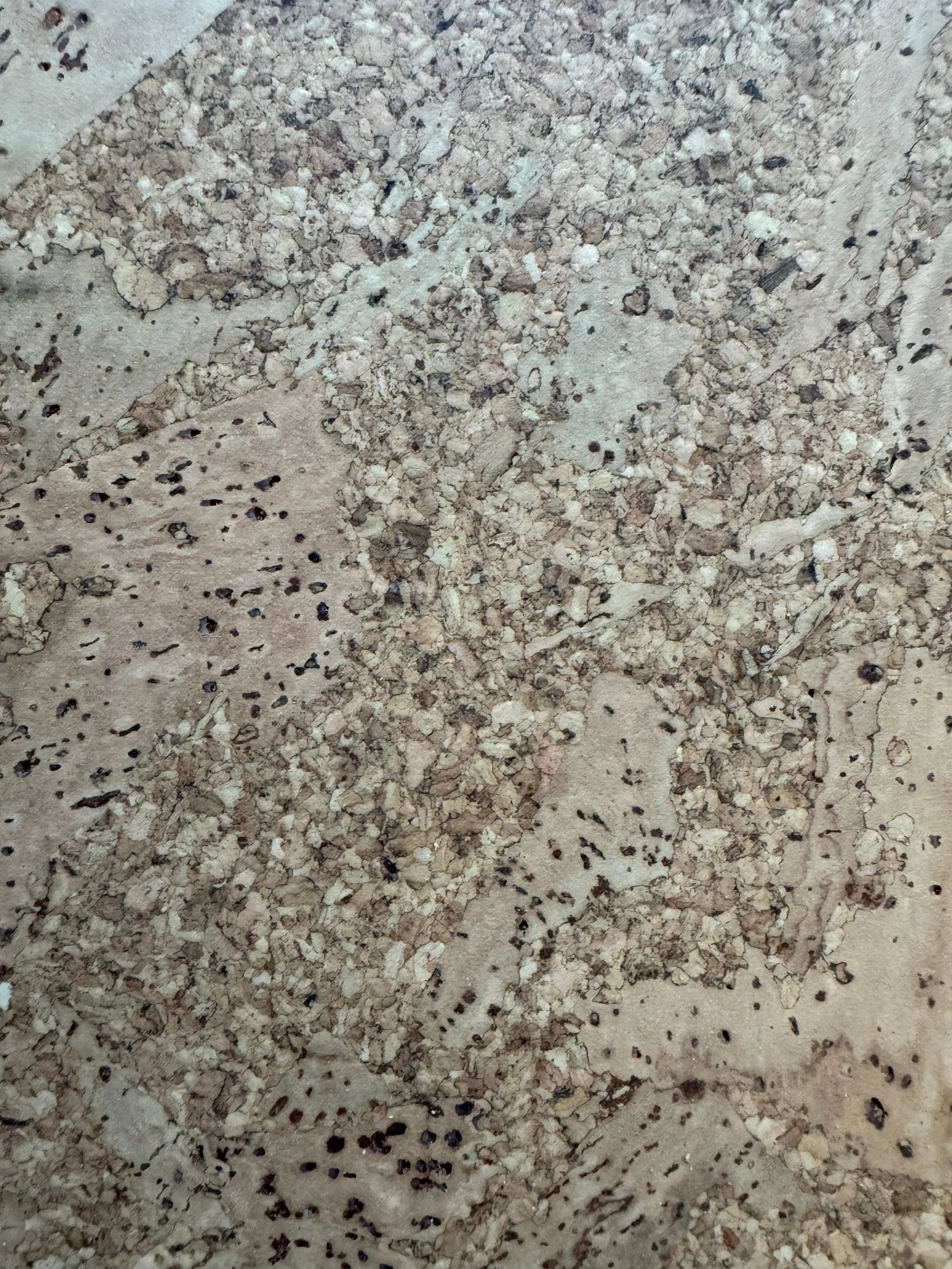 Nahaufnahme einer Korkoberfläche mit gleichmäßiger Textur.