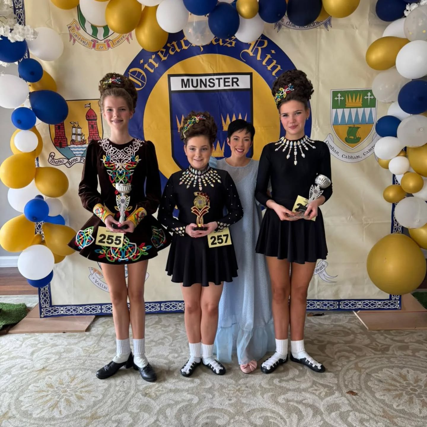 A saturday well spent! Trophies galore for our Mini Munster senior dancers. 🏆 Well done to our two teams and five soloists! 🤎 💛 

#scoiluinuallain #irishdance #saturday #minimunsterchampionships #lovewhatyoudo