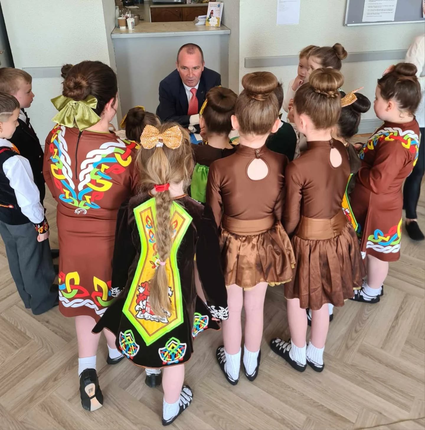 Younger dancers, wiser ears. Proud to see tradition - and legacy - passed on with such care. 🤎 💛 

@whit.brian

#weareonewearescoiluinuallain