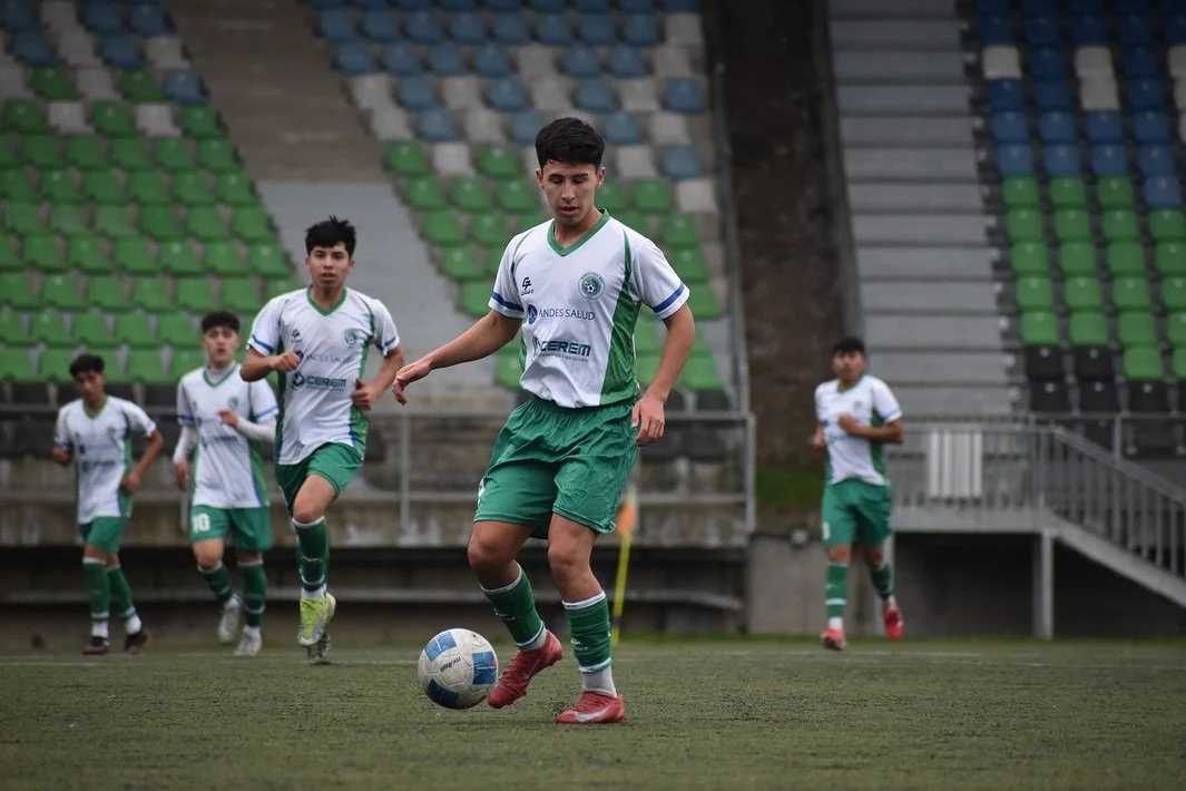 Introducing Vicente Alarcon ⚽️ 

Nationality: 🇨🇱 Chile
High school GPA: 3.3
Position: Right Winger
Soccer experience: Deportes Puerto Montt. (Highest level in Chile).
Born in 2007.
Looking for a school for Fall 2026.

Here&rsquo;s one to watch. 👀