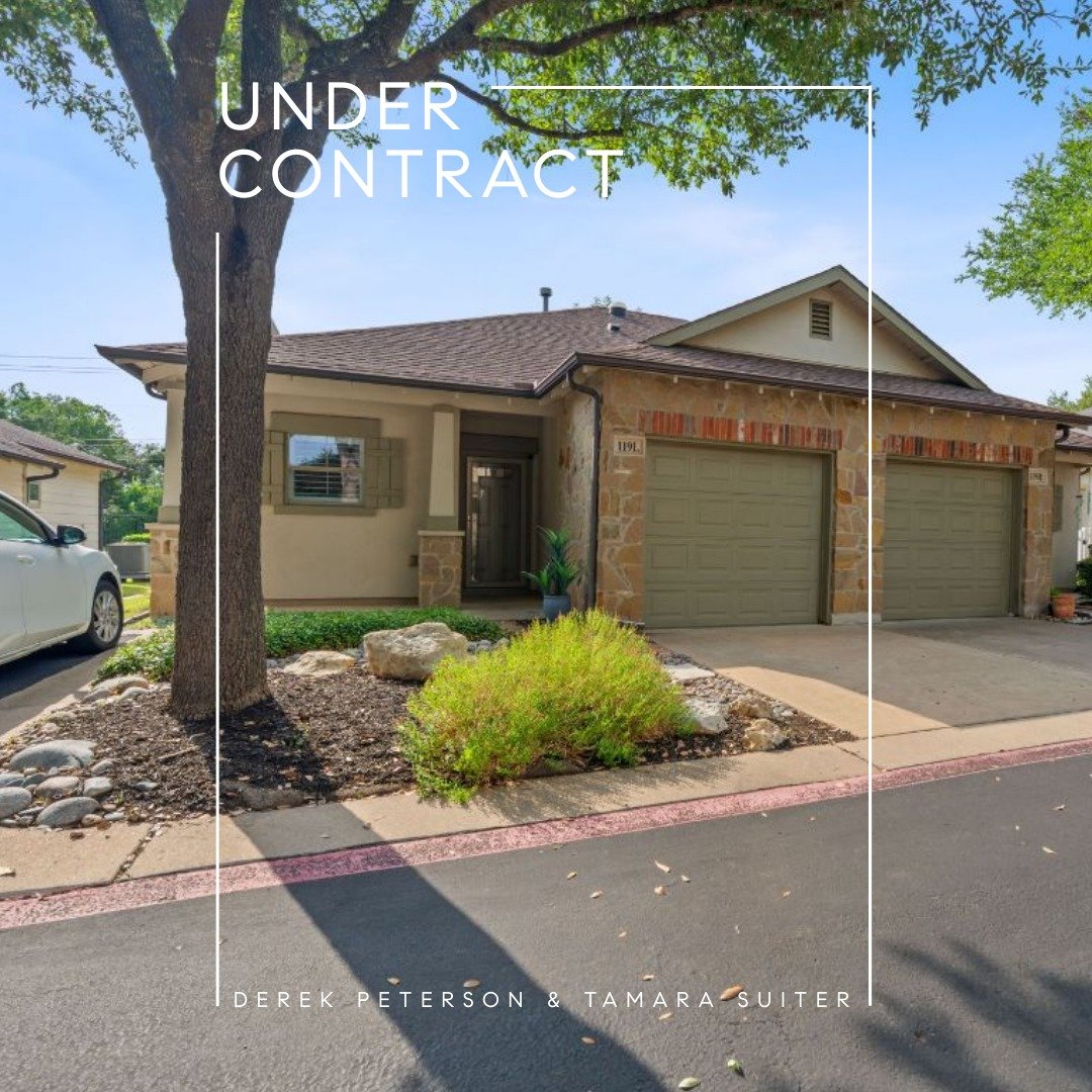 Just went UNDER CONTRACT on this charming one-story condo in a gated community under the oaks 🌳✨
We’re so excited for our buyer to enjoy all the well-designed updates, tasteful details, and peaceful neighborhood vibes of Cottage Court. This