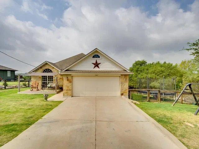 SOLD: 17609 Village Dr., 78620