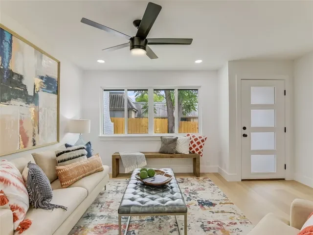 SOLD: 1902 Glen Allen St. Unit B, 78704