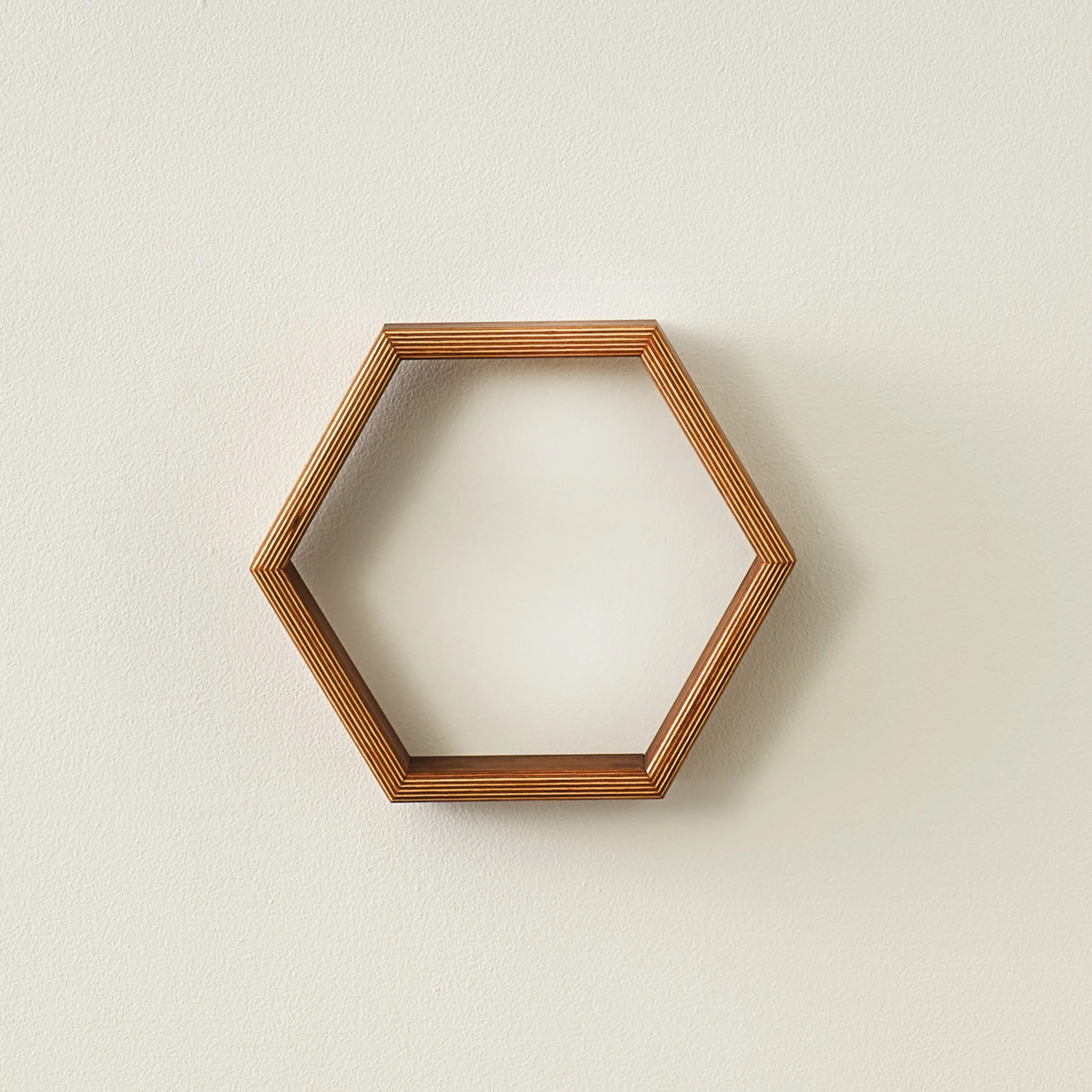wall_shelf_single_front_HWW_compressed.jpg