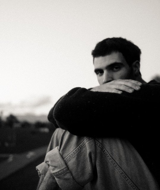 EMMIT FENN TELLS AN ELECTRIC INDIE STORY VIA HIS MASTERFUL EP ‘PROLOGUE’