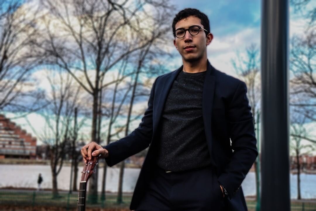 Sebastian Ortiz Brings Us a Refreshing Mix of 50s & Indie Rock Sounds with "Baby X4"