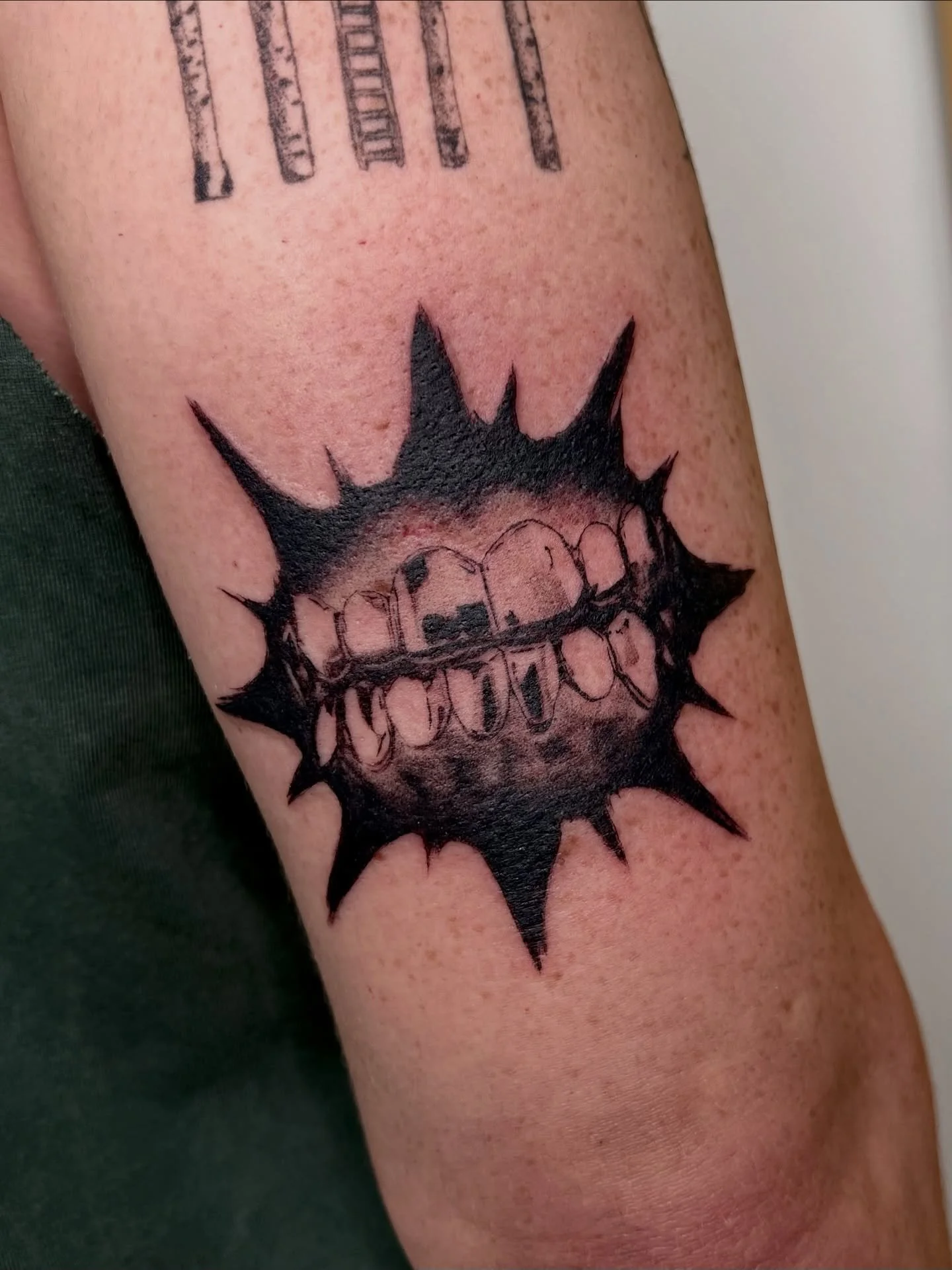 I finally got to do this flash piece 🤩 Loved visiting my friends in MN🤍