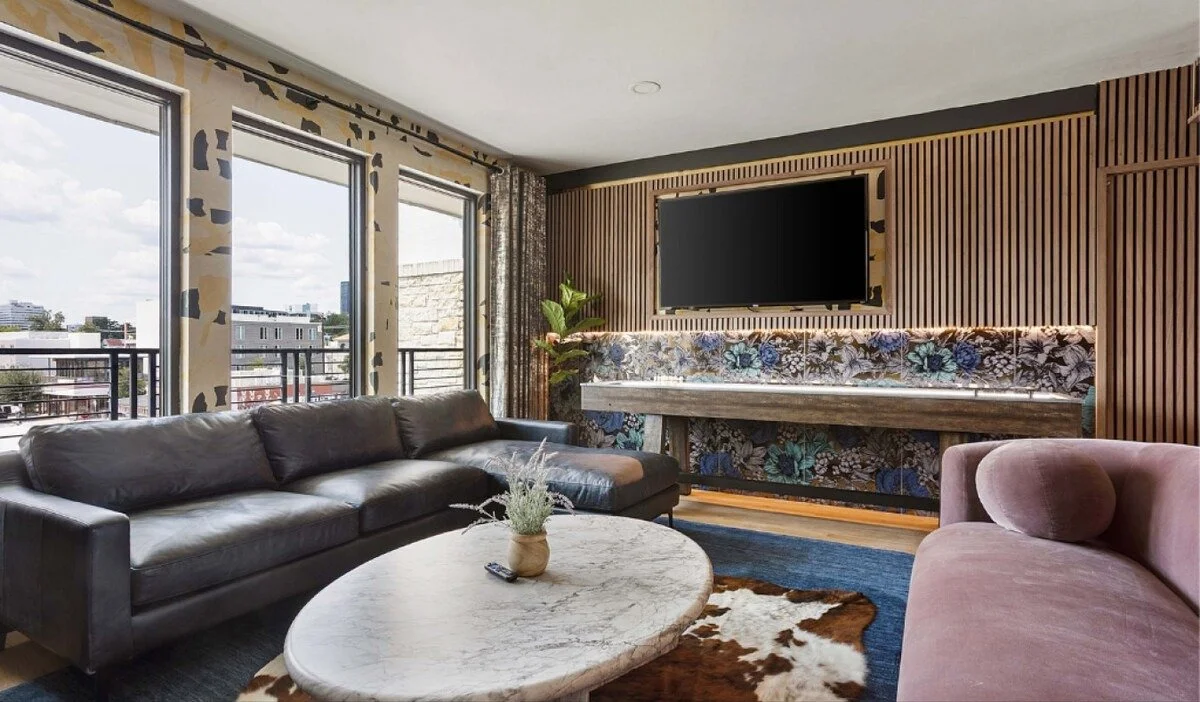Penthouse LR 2.JPG