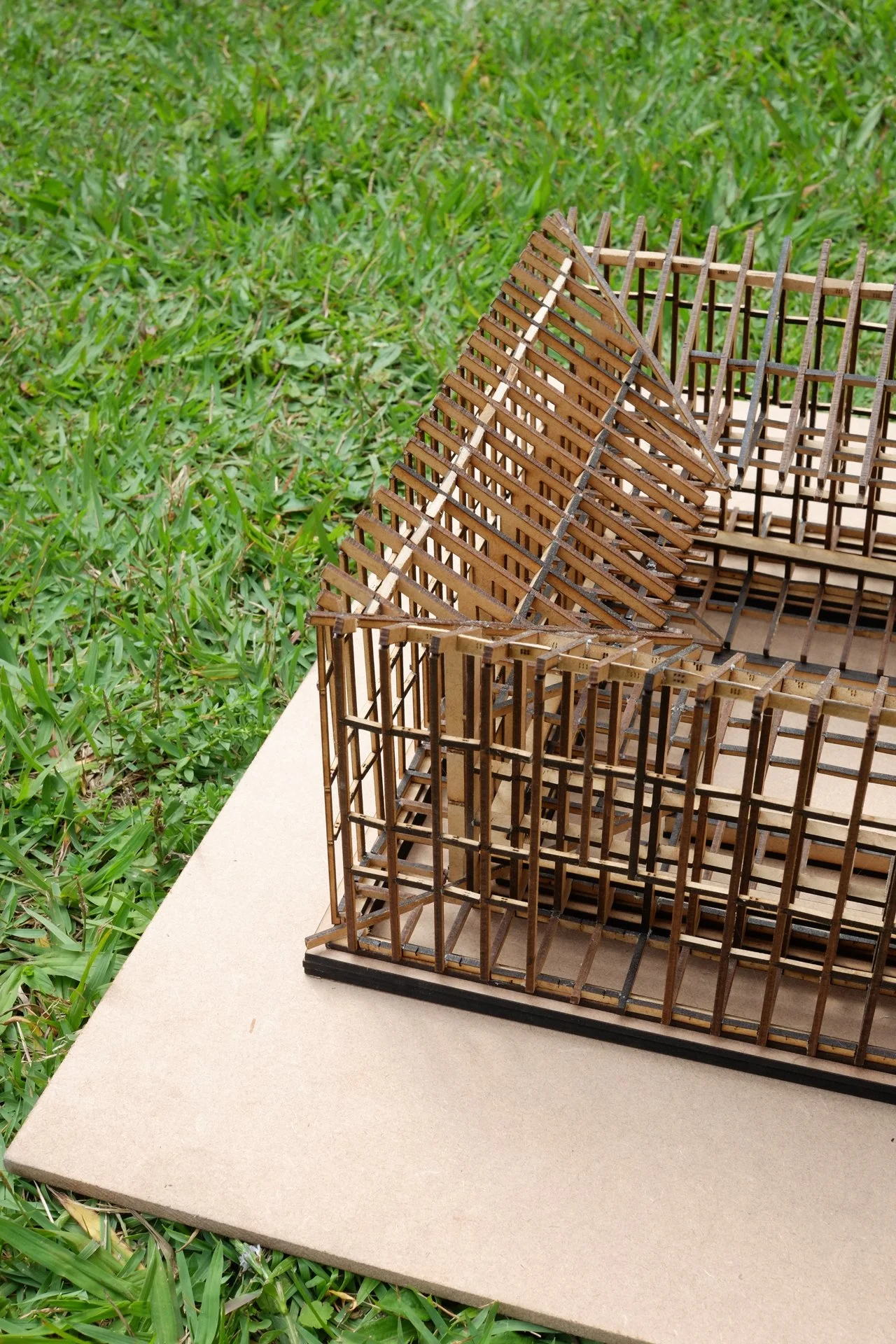 maquete do Serpentine Pavillion de Peter Zumthor - projeto executado à partir de pesquisa dos desenhos do arquiteto 