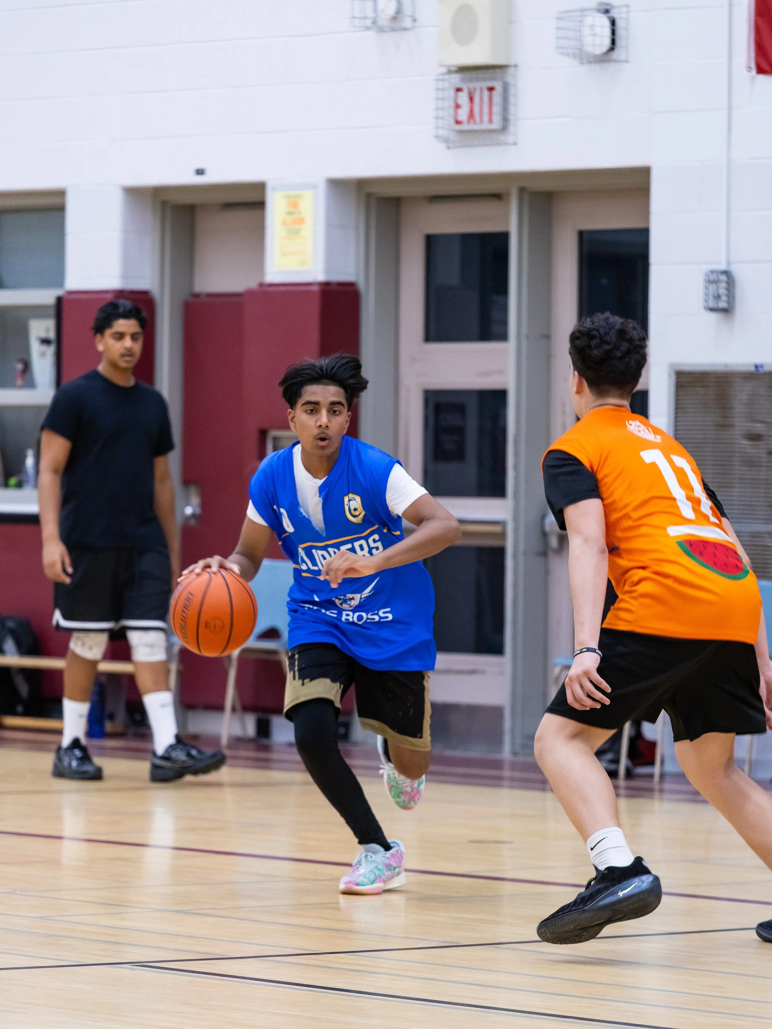 Views from Week 6 of Senior Division 🏀🏀🏀

Photos brought to you by @husnavacations @thetireboss @athletescare and Firoz Patel Driving