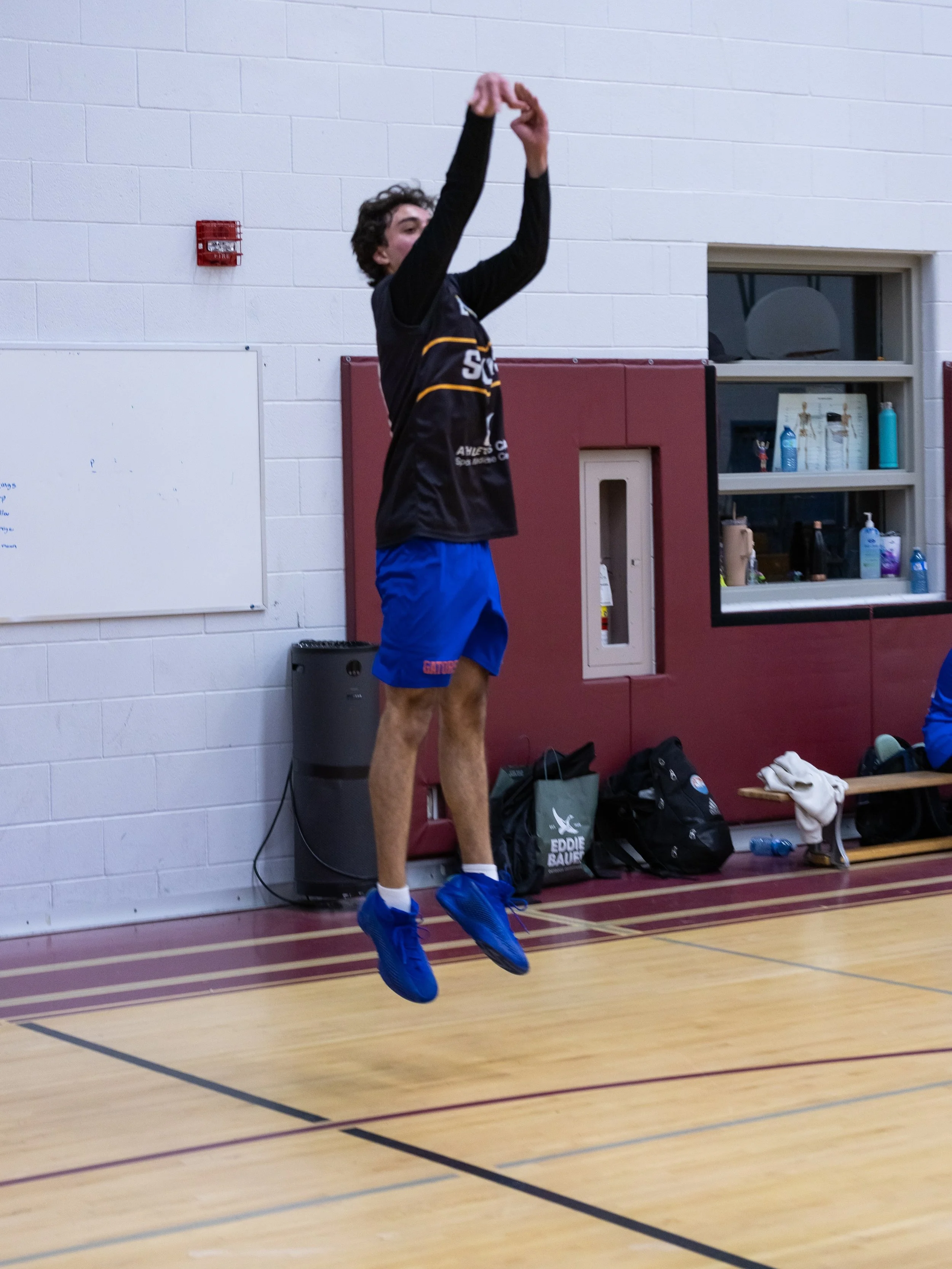 Views from Week 7 of Senior Division 🏀🏀🏀

Photos brought to you by @husnavacations @thetireboss @athletescare and Firoz Patel Driving
