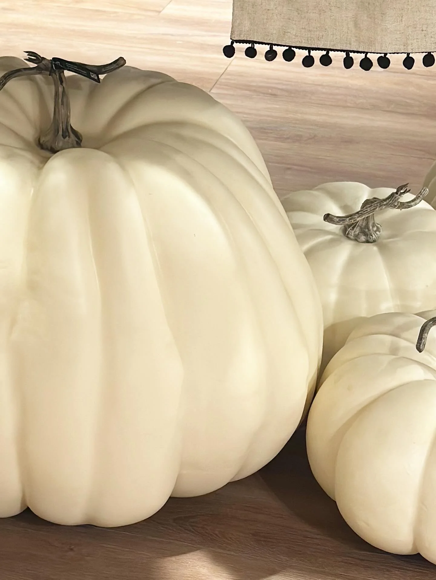 It&rsquo;s finally fall! 🍂 I&rsquo;m sharing a few snaps from my last trip to the Dallas Market.
My family has a strict rule: no Halloween d&eacute;cor before October. 😂 I&rsquo;m finally safe to decorate!! Here&rsquo;s my method. I really lean int