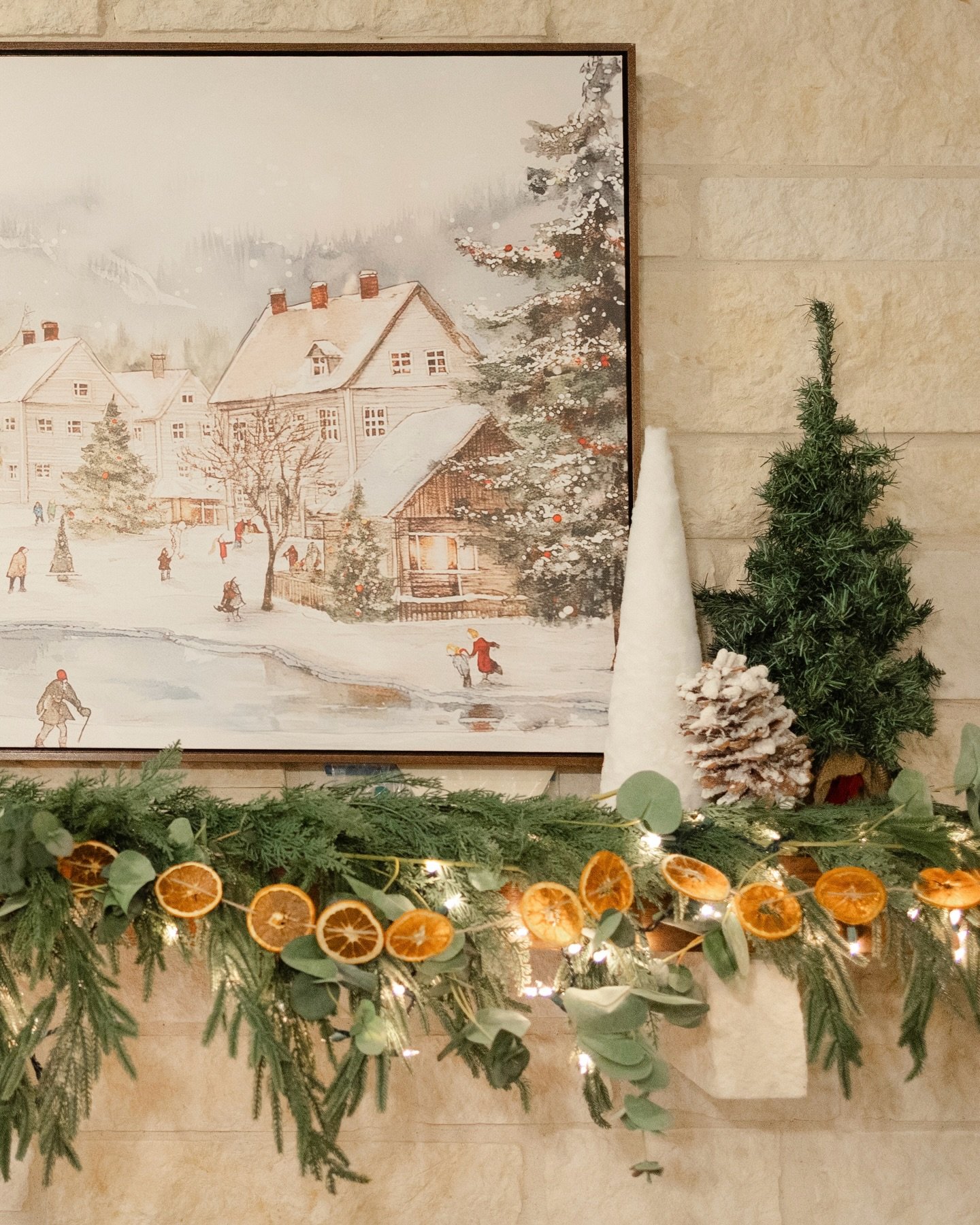 Homes shine brightest when they&rsquo;re filled with warmth and care &mdash; especially this time of year!
⁠
These holiday touches were designed to feel inviting, effortless, and perfectly at home within the space.

✨ Wishing you a season filled with