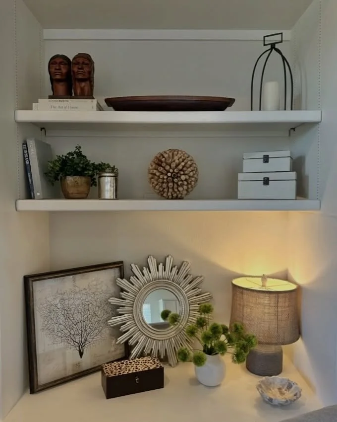 Moving out of state &amp; downsizing can feel overwhelming &mdash; especially when you&rsquo;re surrounded by boxes and unsure where to begin.

This client trusted us with a VIP Day to thoughtfully space plan and style their new home using pieces the