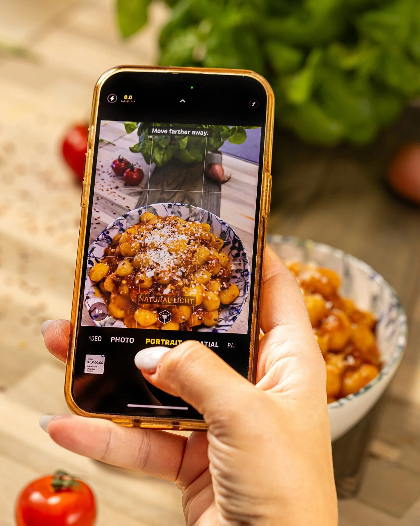 Ce gnocchi est en vedette! Avec une sauce tomate cr&eacute;meuse qui l&rsquo;enrobe parfaitement, c&rsquo;est clair que les yeux mangent avant 😍

-

This gnocchi is ready for its close-up! With creamy tomato sauce that coats it just right, we eat wi