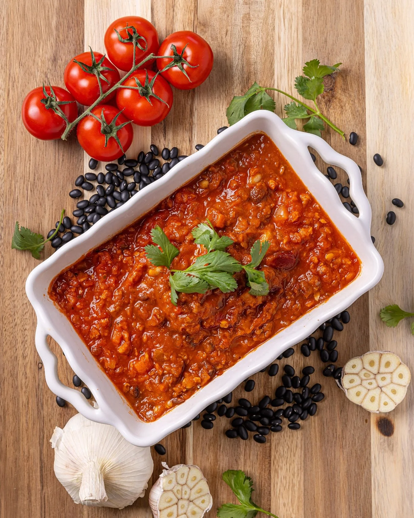 Un bon chili, c&rsquo;est comme une chaude accolade. Fait avec haricots rouges, carottes, tomates, oignons et c&eacute;leri. Plein de go&ucirc;t et de nutriments!
-
A good chili feels like a warm hug. Made with red beans, carrots, tomatoes, onions, a
