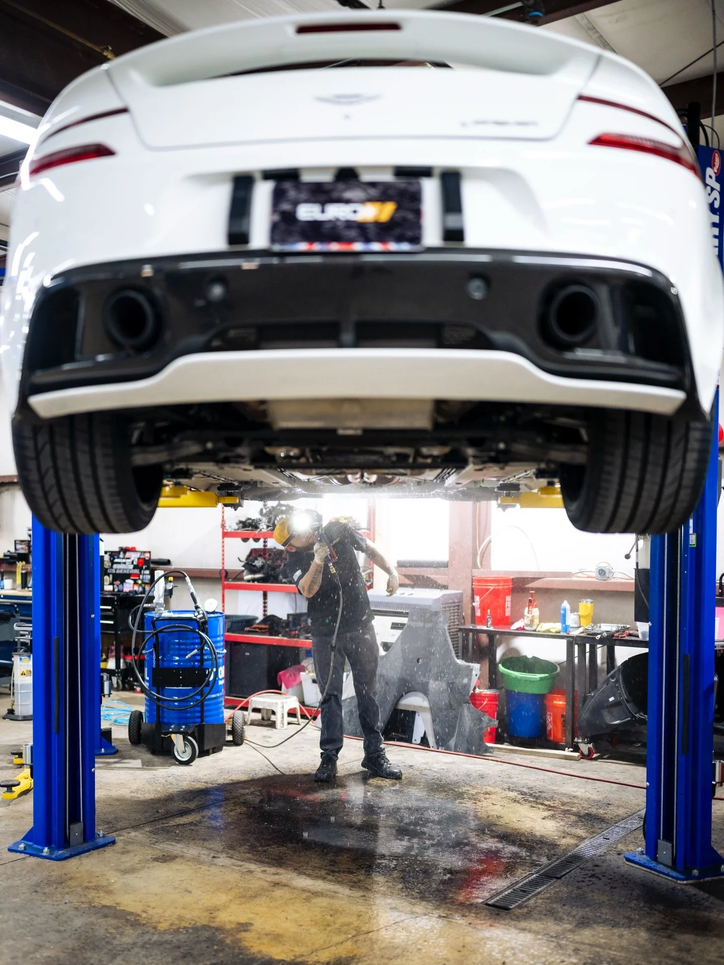 In the Presence of British Royalty🇬🇧
&bull;
The Aston Martin Vanquish Shows Elegance and Beauty that truly gives it a Road Presence.👑
&bull;
Photo Credits: @thejustinchan 📹
&bull;
Schedule with us TODAY!🔥
&bull;
#explore #explorepage #denver #as