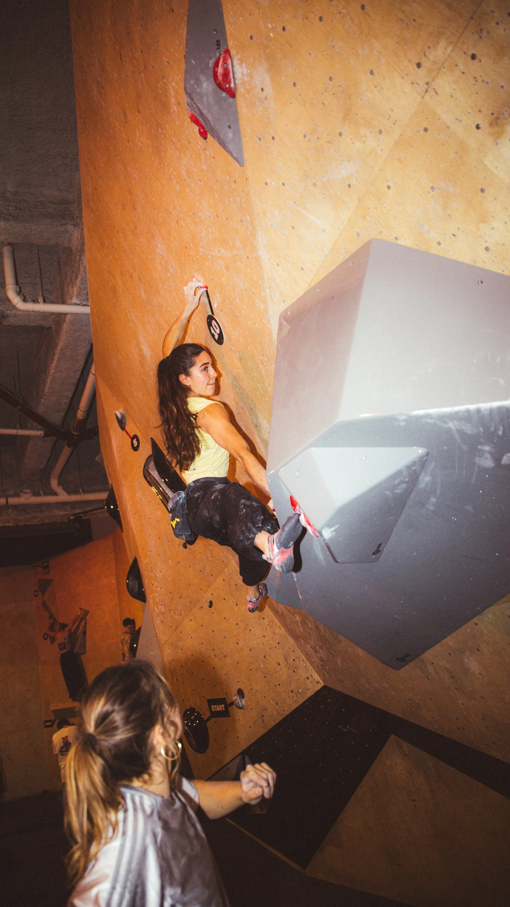 Brooke Raboutou TBA 4 qualifs on Boldz Holds double texture volumes. Double texture masterpiece
