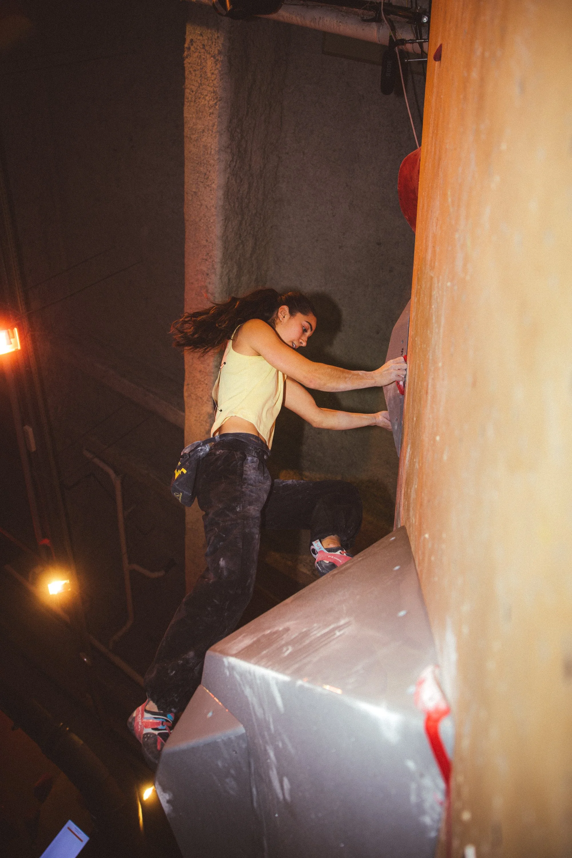 Brooke Raboutou TBA 4 qualifs on Boldz Holds double texture volumes. Double texture masterpiece