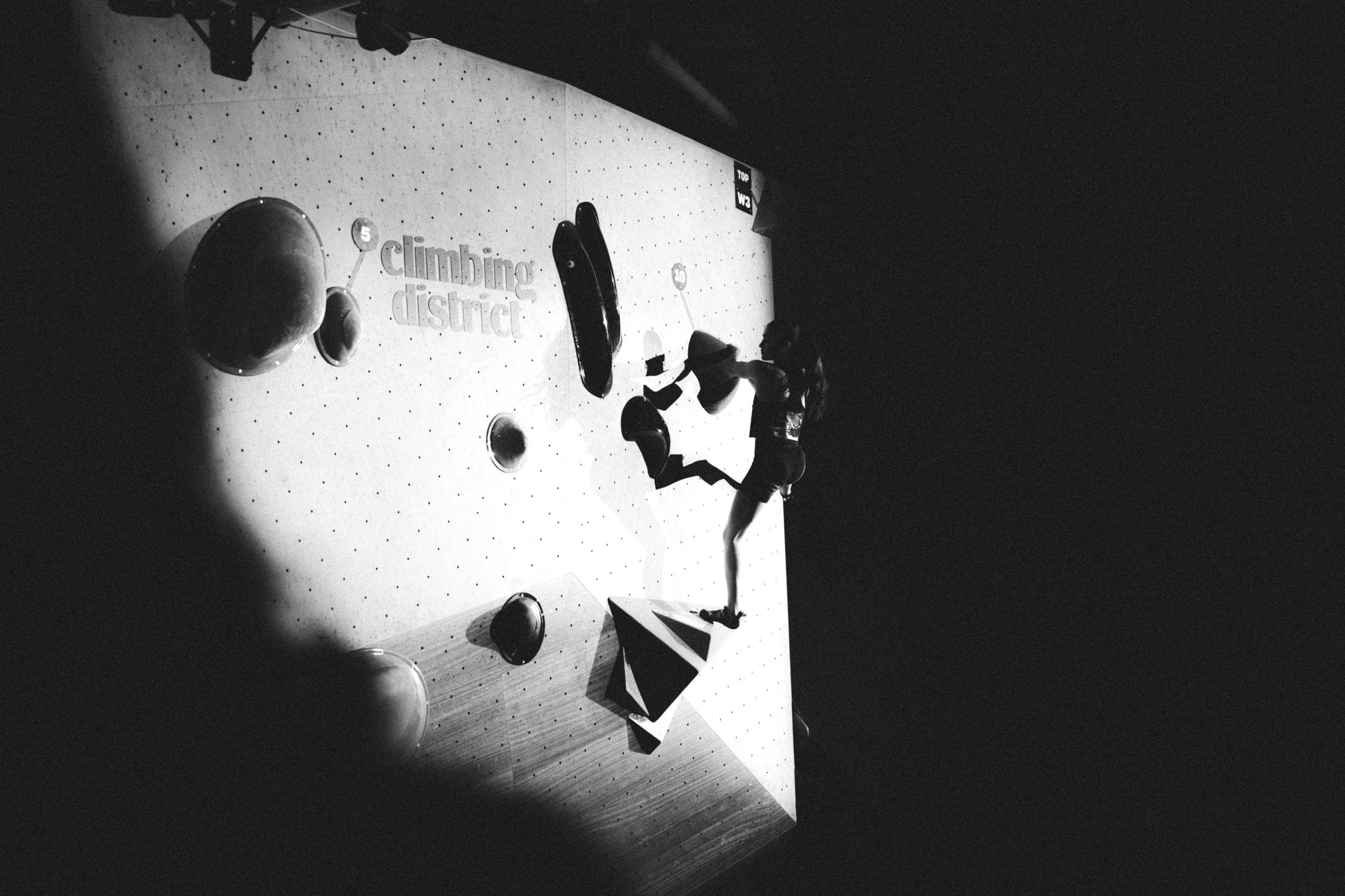 Zelia Avezou TBA 4 Finals on Boldz Holds double texture volumes. Double texture masterpiece