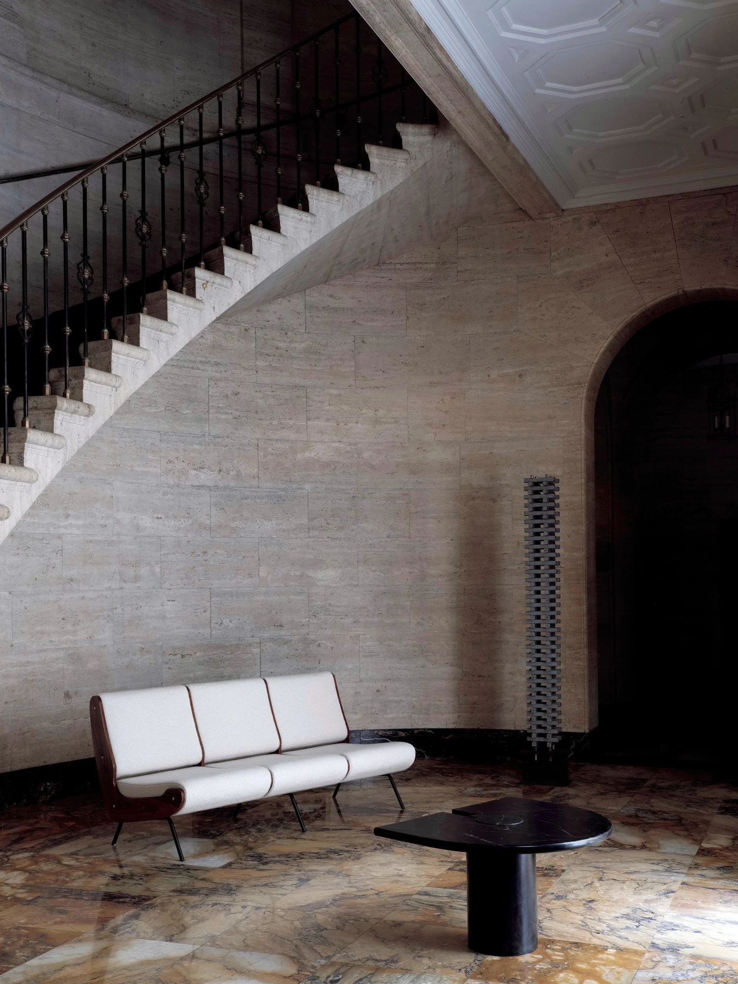 CRATE + BARREL / CB2