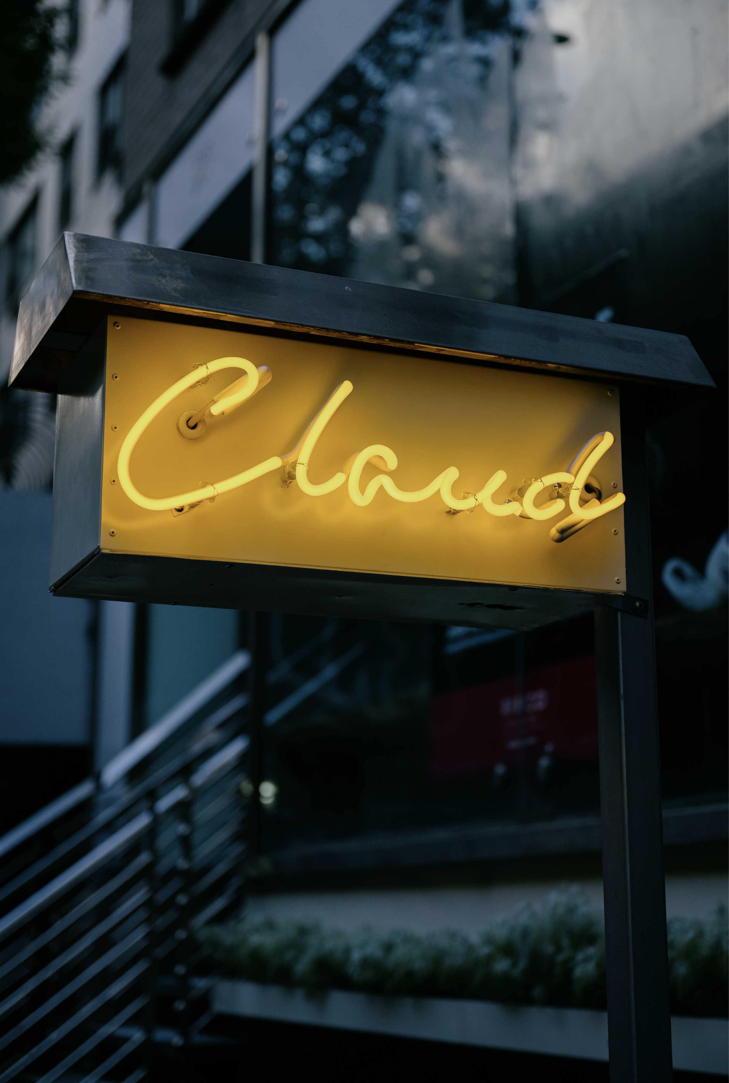  Claud 
graphic design
 graphics 