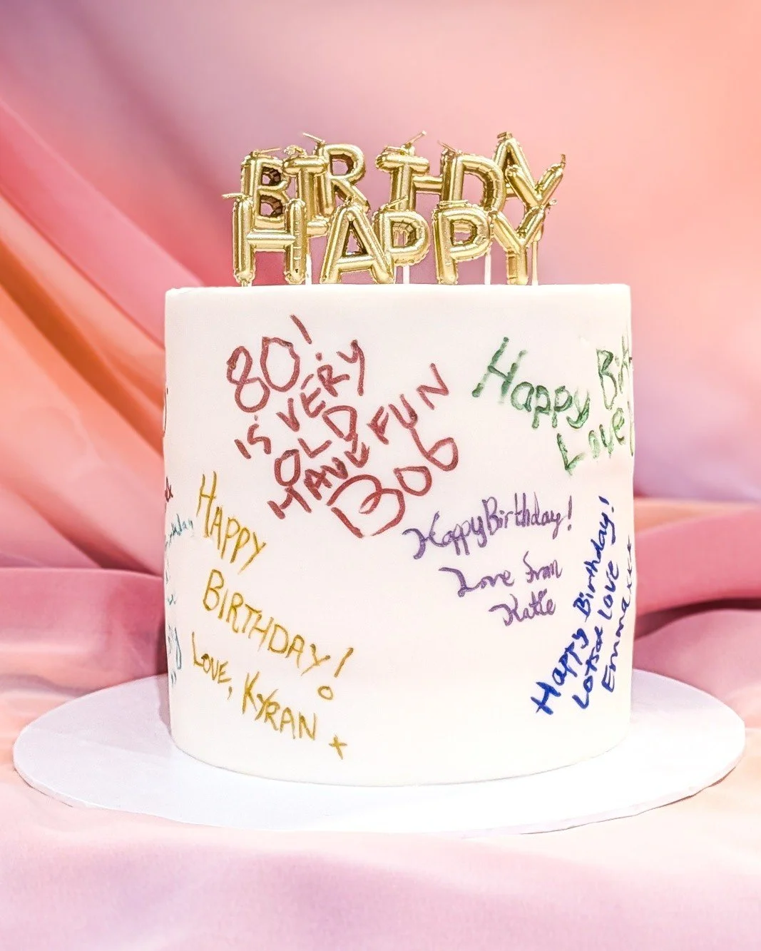 Warning: this cake will be vandalised by your friends ✍️🎂
But in the best way possible.
Birthday cake designed for guests to leave messages throughout the party &mdash; and I absolutely love how it turned out.
Milton Keynes &amp; Bedford custom cake