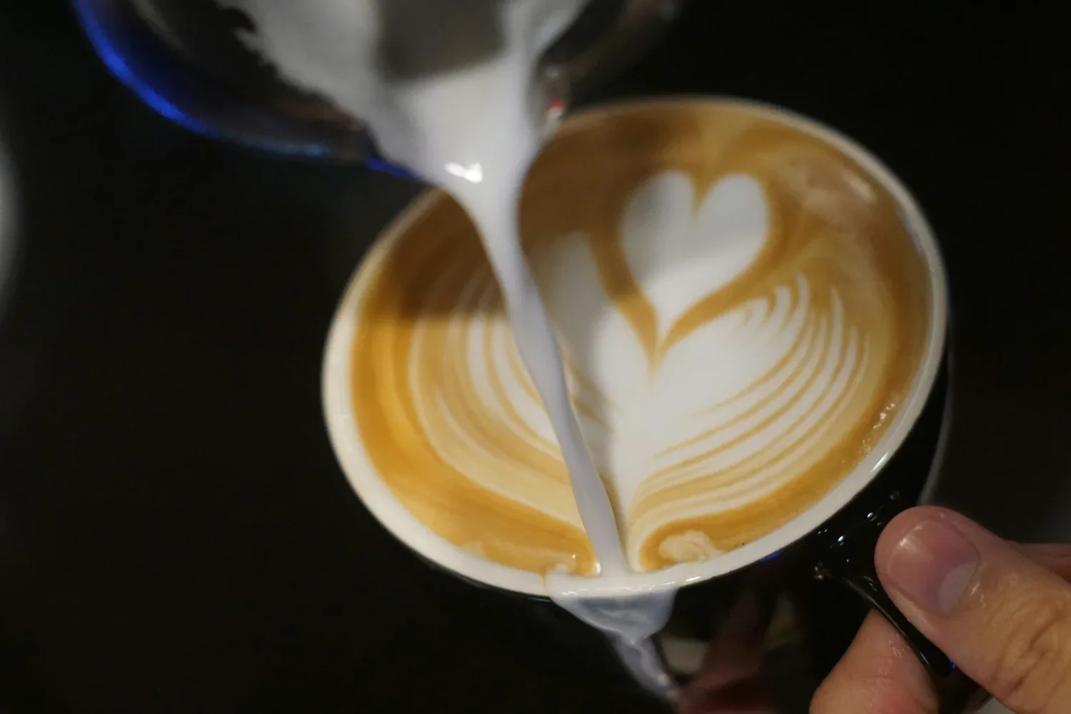 Latte Art Secrets: How Baristas Create Stunning Designs in Your Cup