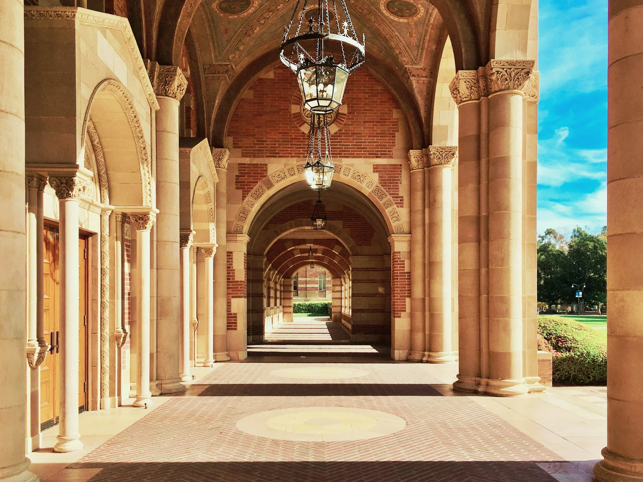 An image of an iconic hall at UCLA. With the True Honors UC PIQ Package, you or your student could find themselves walking here next year.