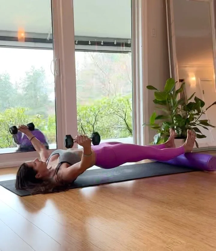 Weights + Foam Roller 🔥 A full body series that focuses on strengthening from the inside out.  It really challenges the core. 😊

Who likes a double prop class?

How&rsquo;s September going? 
Hope it&rsquo;s going well! 
Have a great day today. ❤️
J