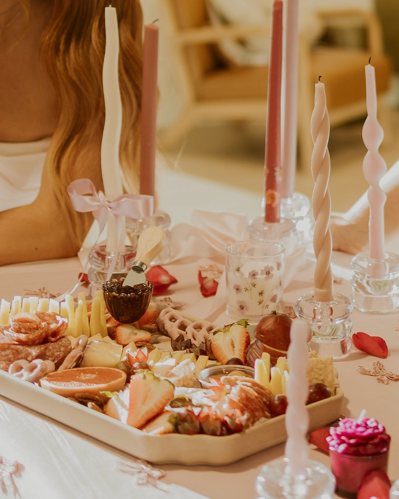 So thankful to be a part of this styled shoot showcasing one of @desertrosebride&rsquo;s gorgeous gowns on two stunning brides! This is your reminder that every body is a bridal body 😍 

Gowns: @desertrosebride @loveandcurvesbridal 
Brides: @oaklynu