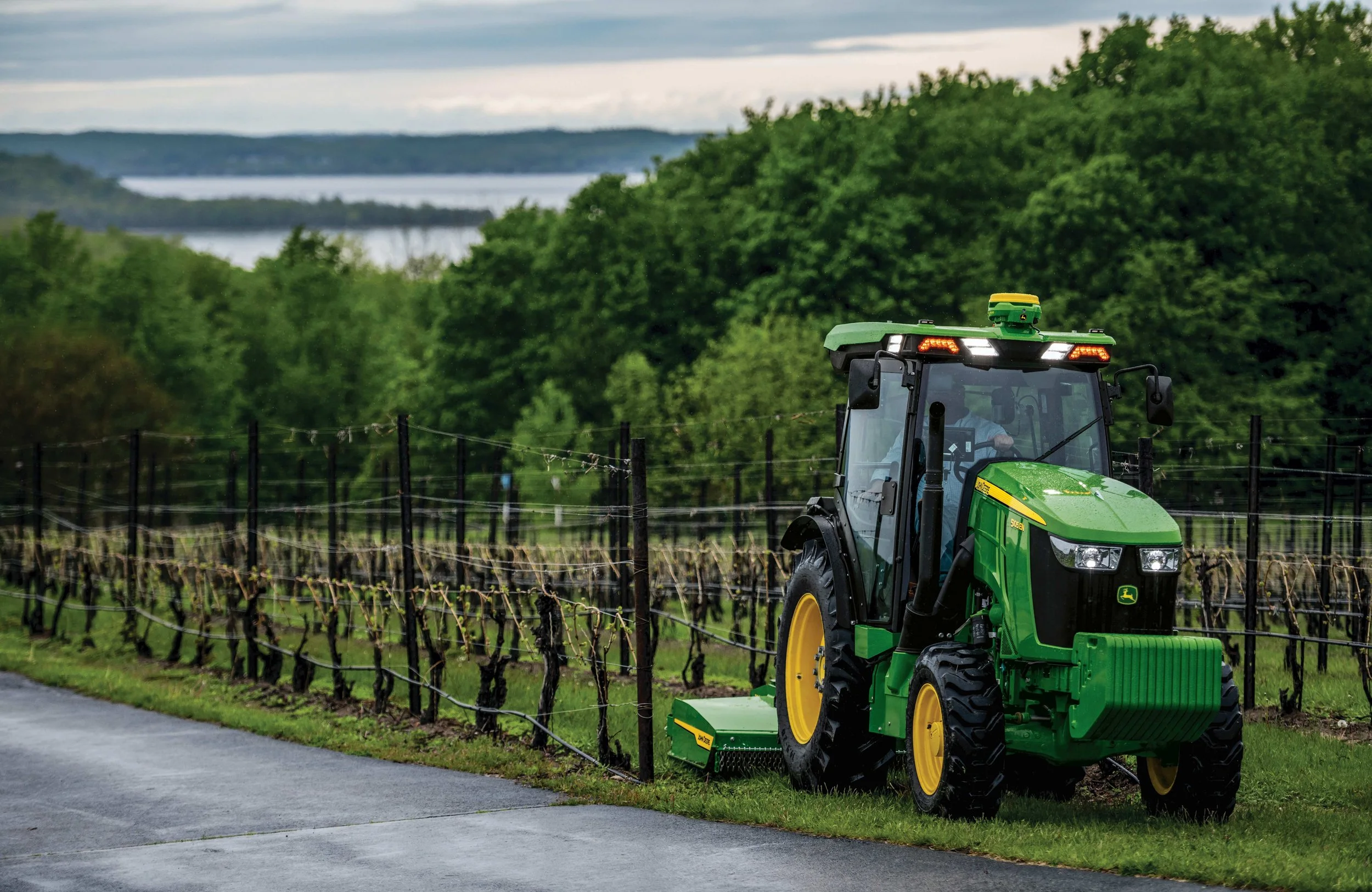 Enhanced 5EN delivers power, precision and comfort in narrow tractors