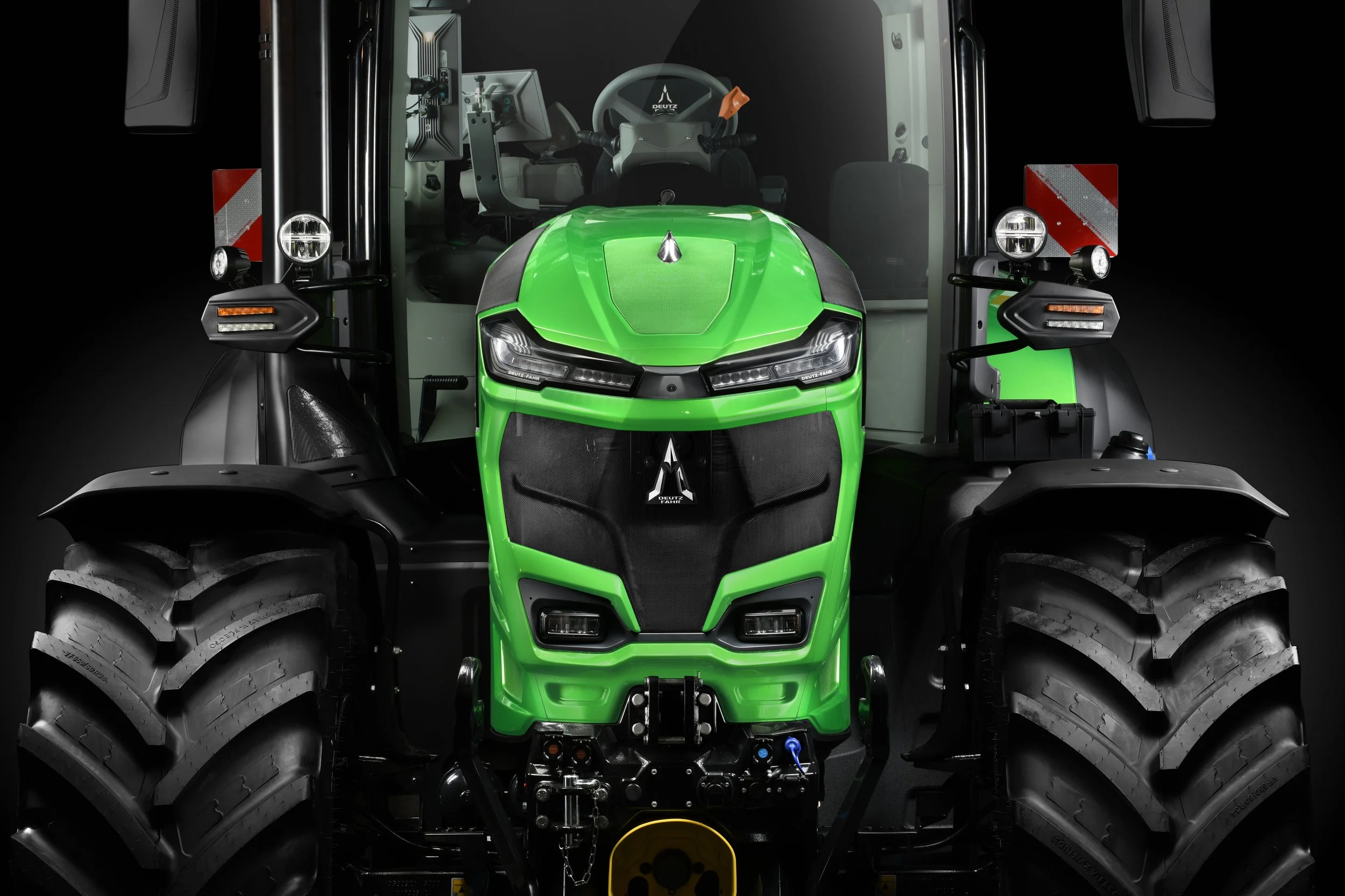 Strength, comfort and control: what defines the Deutz-Fahr 8 Series