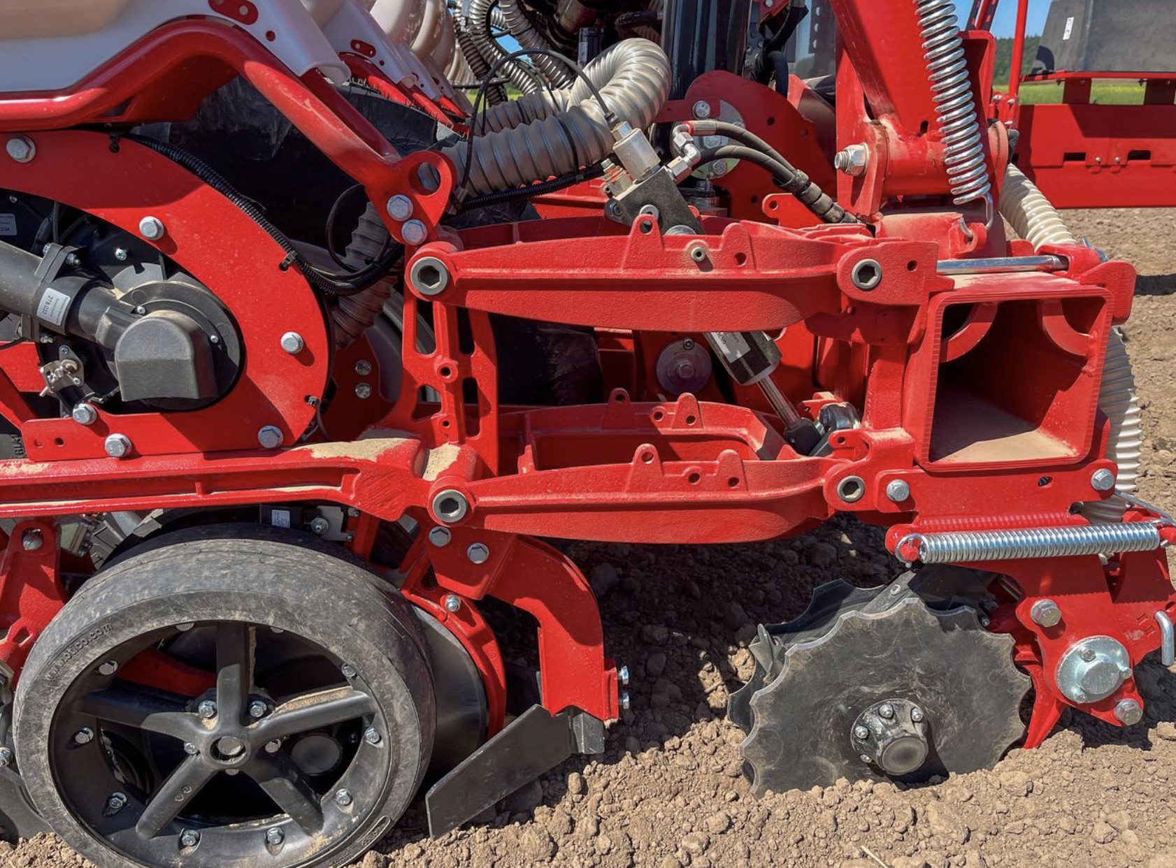 Holding the line at speed: Why the Kverneland Optima SX with Geoforce raises the bar for precision planting