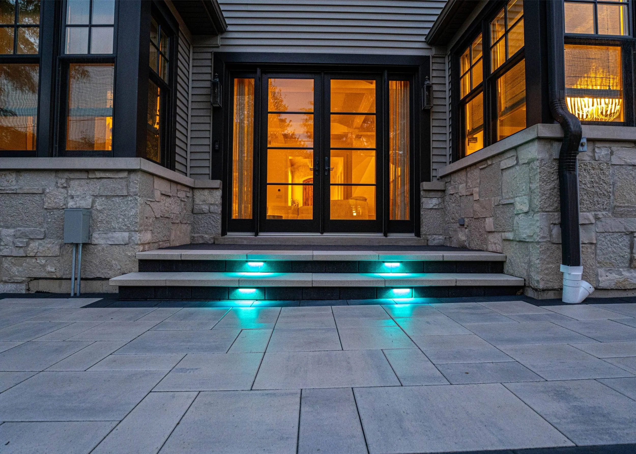 An inviting outdoor kitchen and dining space in Elmhurst, IL