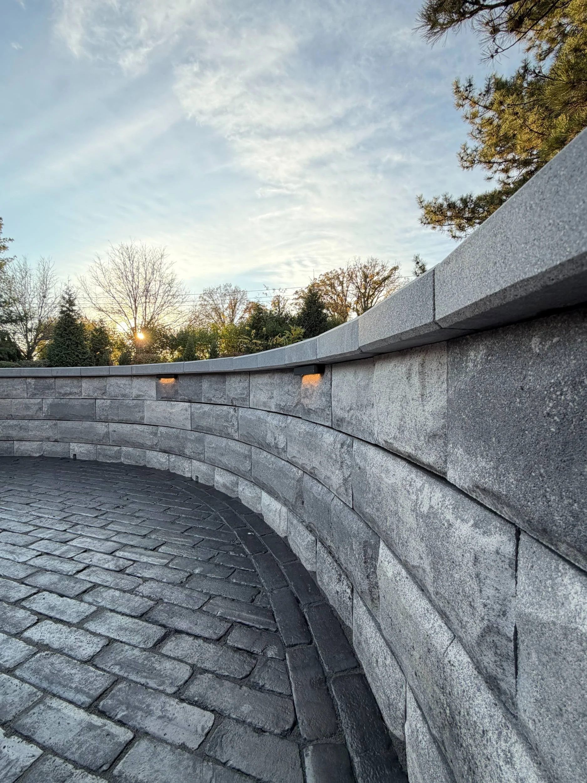 A durable retaining wall creating defined outdoor levels and visual interest in Naperville, IL