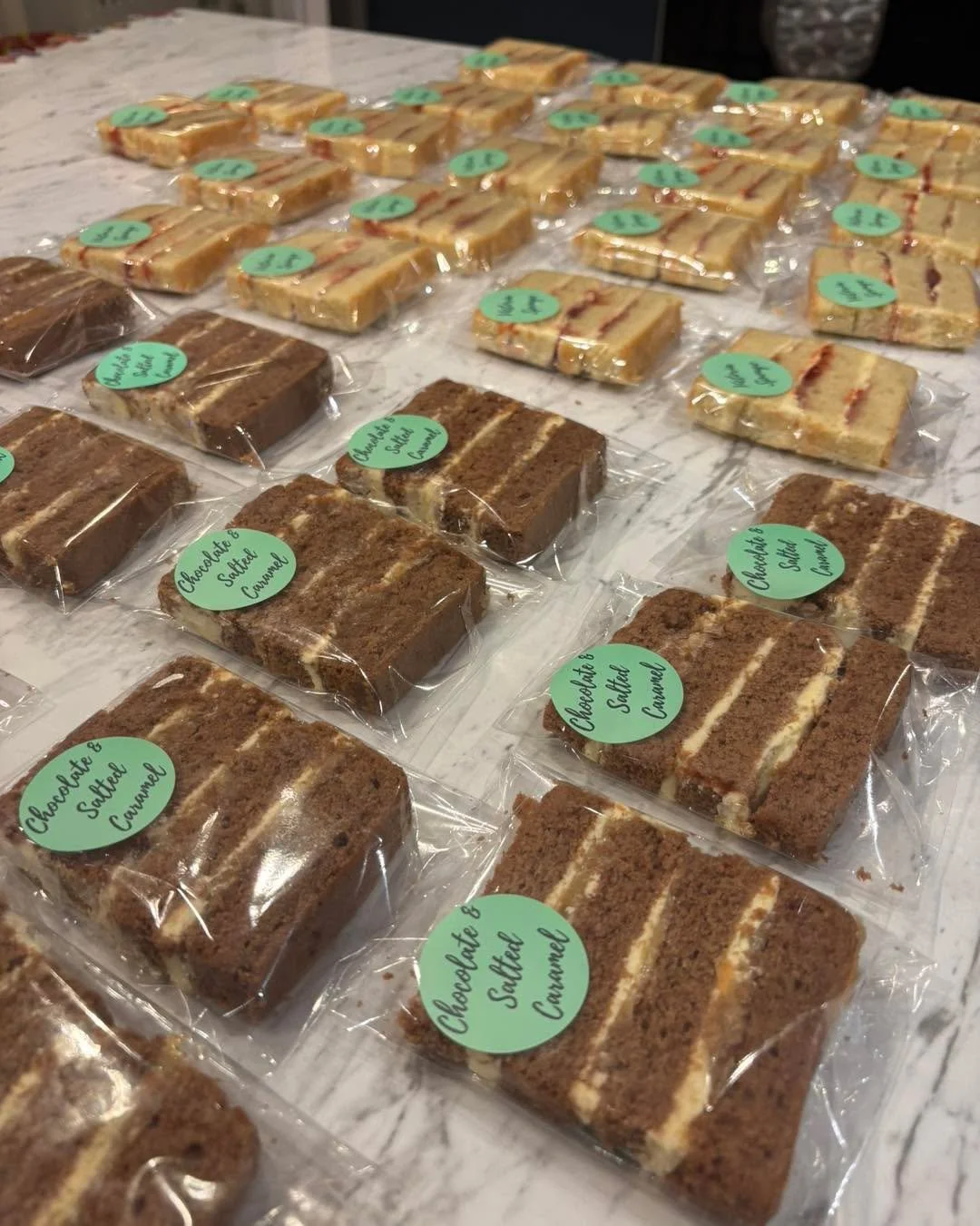 Why is this so satisfying?! 

#instacake #baking #cakeforalloccasions #cakepost #cake #cakegift #gift #girlboss #giftideas #smallbusiness #womeninbusiness #mum